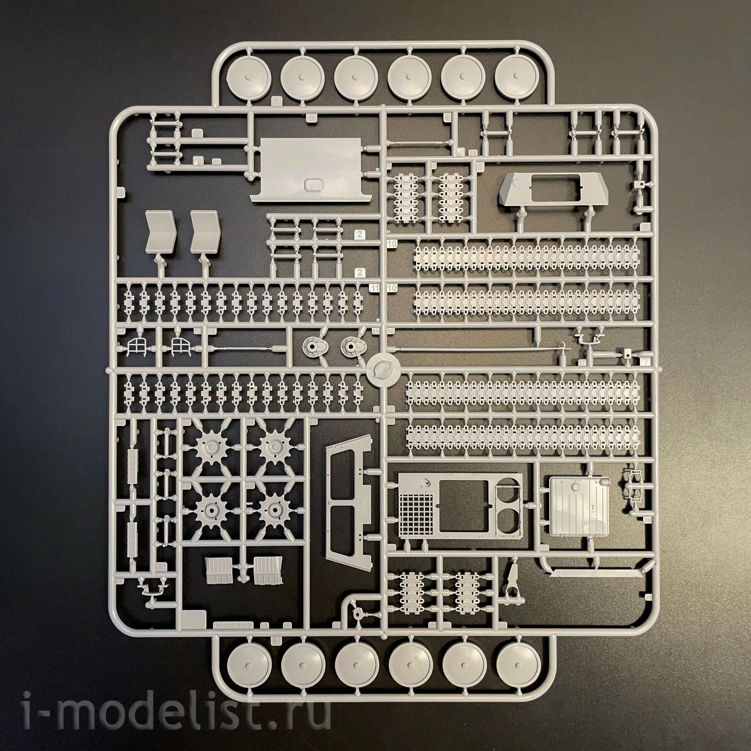 3506AVD AVD Models 1/35 Pre-order  Гусеничный транспортер-снегоболfromоход ГТ-СМ
