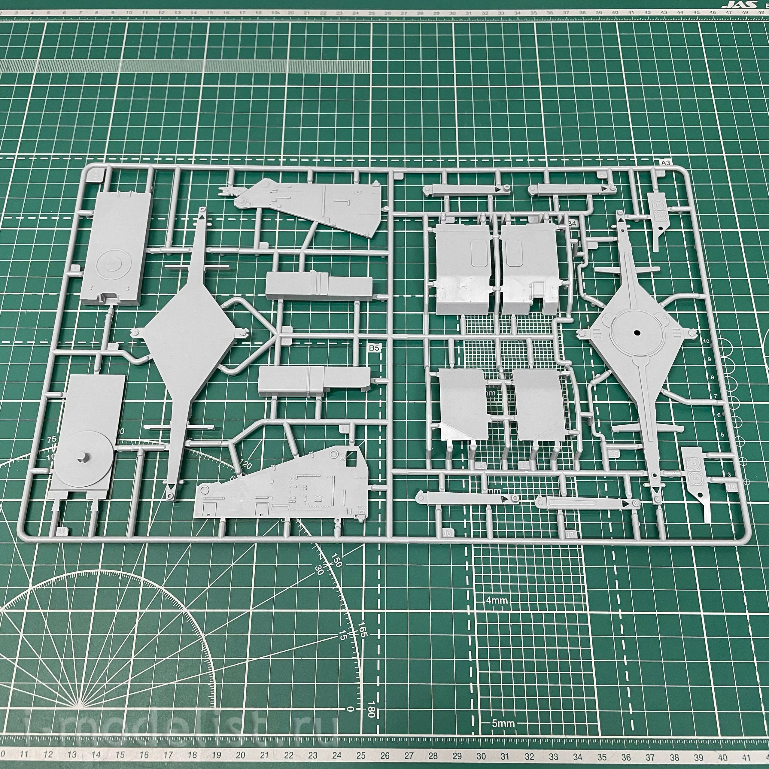 35A010 Amusing Hobby 1/35 Rheintochter R-1