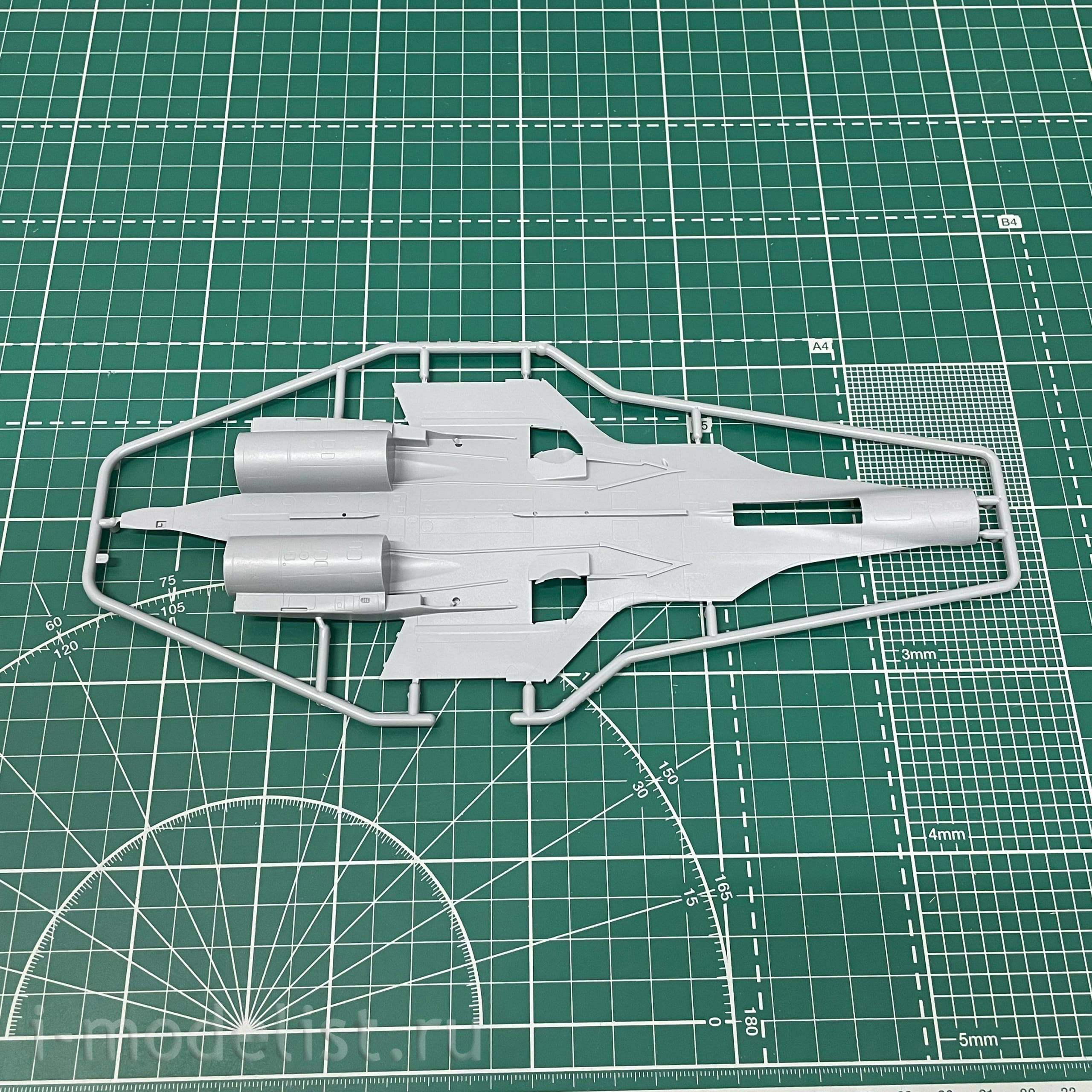 7297 Zvezda 1/72 Su-33 (Russian carrier-based fighter)