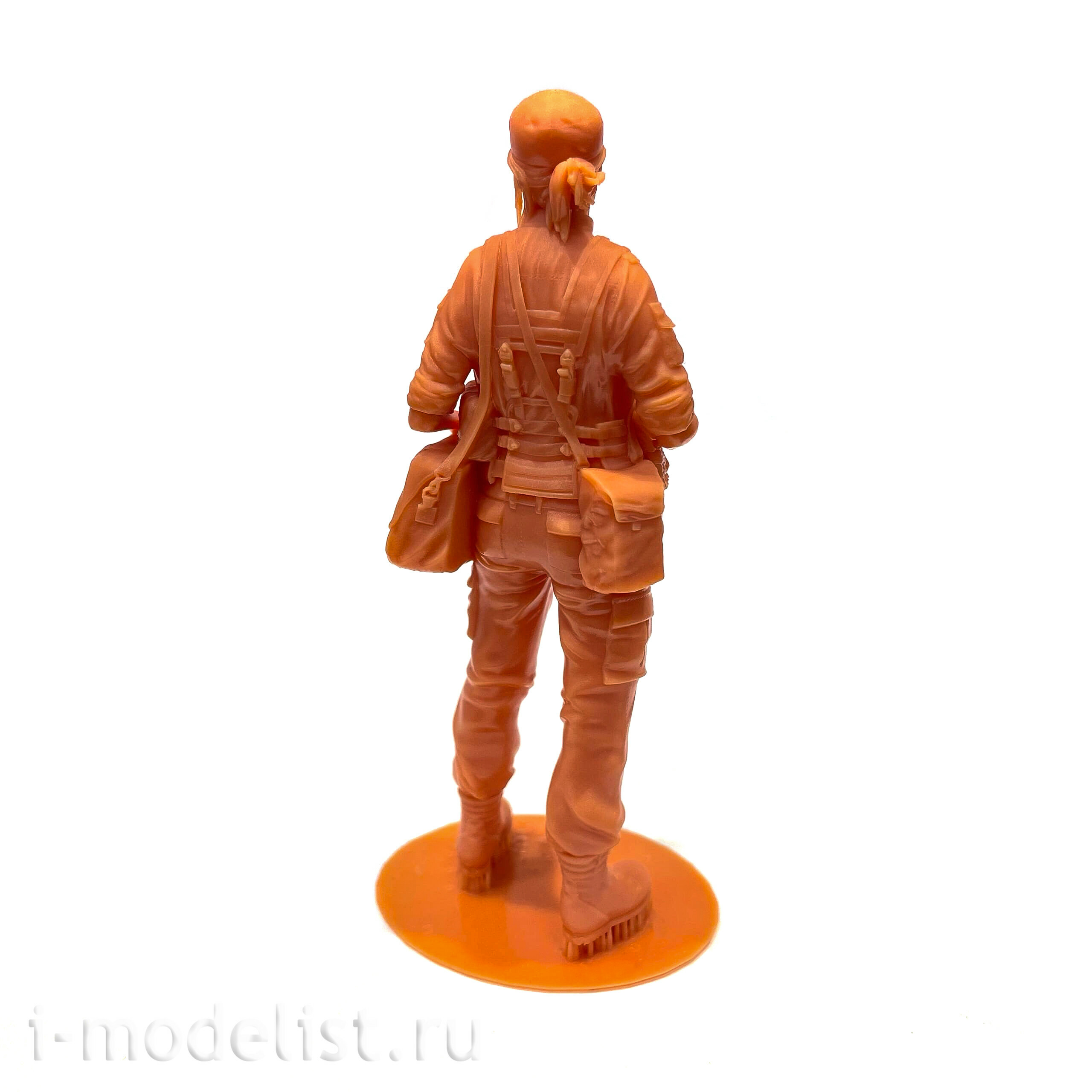 DVC35023 DVC 1/35 Medic of the Russian troops