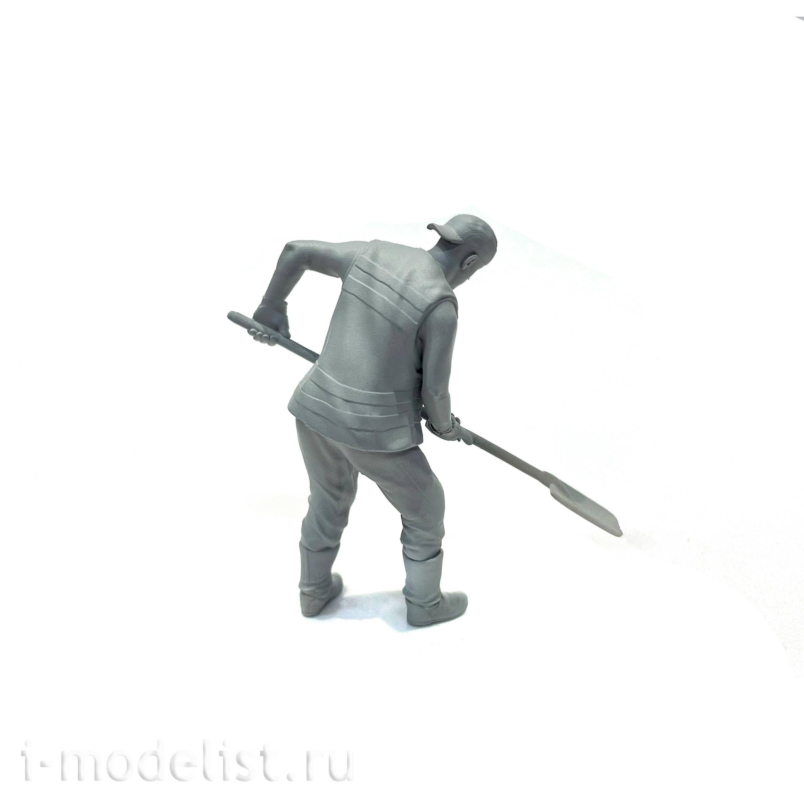 im35097 Imodelist 1/35 Figure of a road worker with a shovel for the model 3650 Zvezda