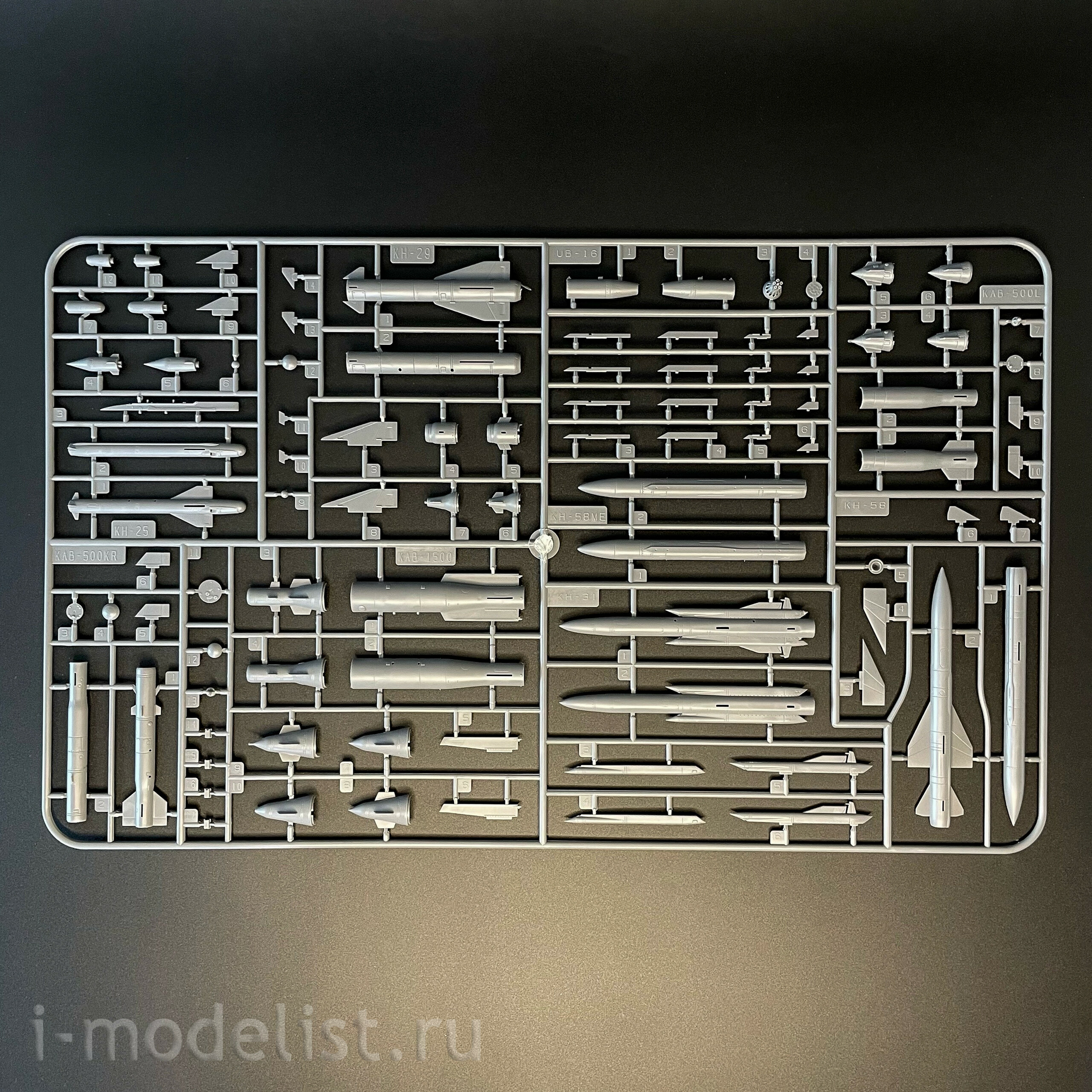 KH80141 Zimi Model 1/48 Российский многофункциональный истребитель-бомбардировщик серии «34»