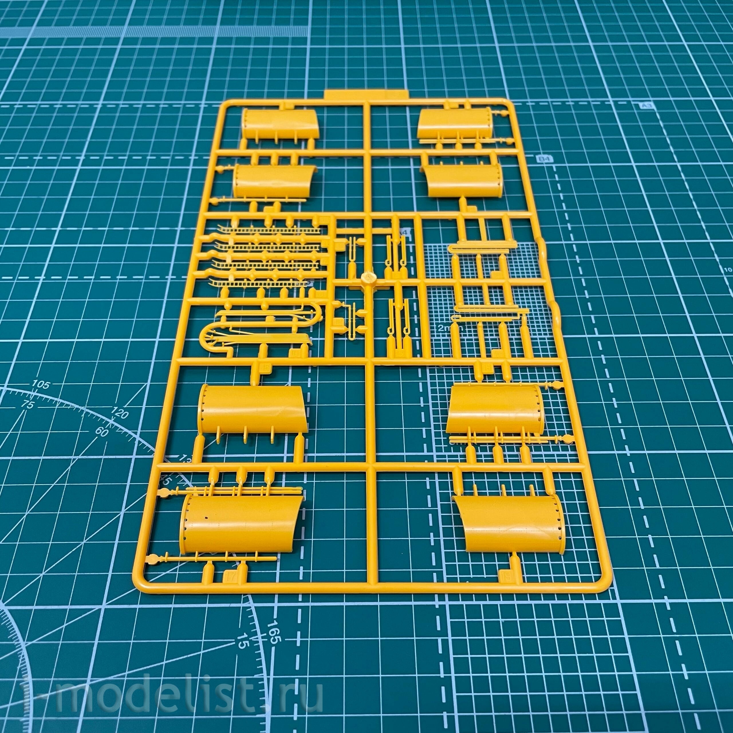 140015 Modeler 1/400 Liner 