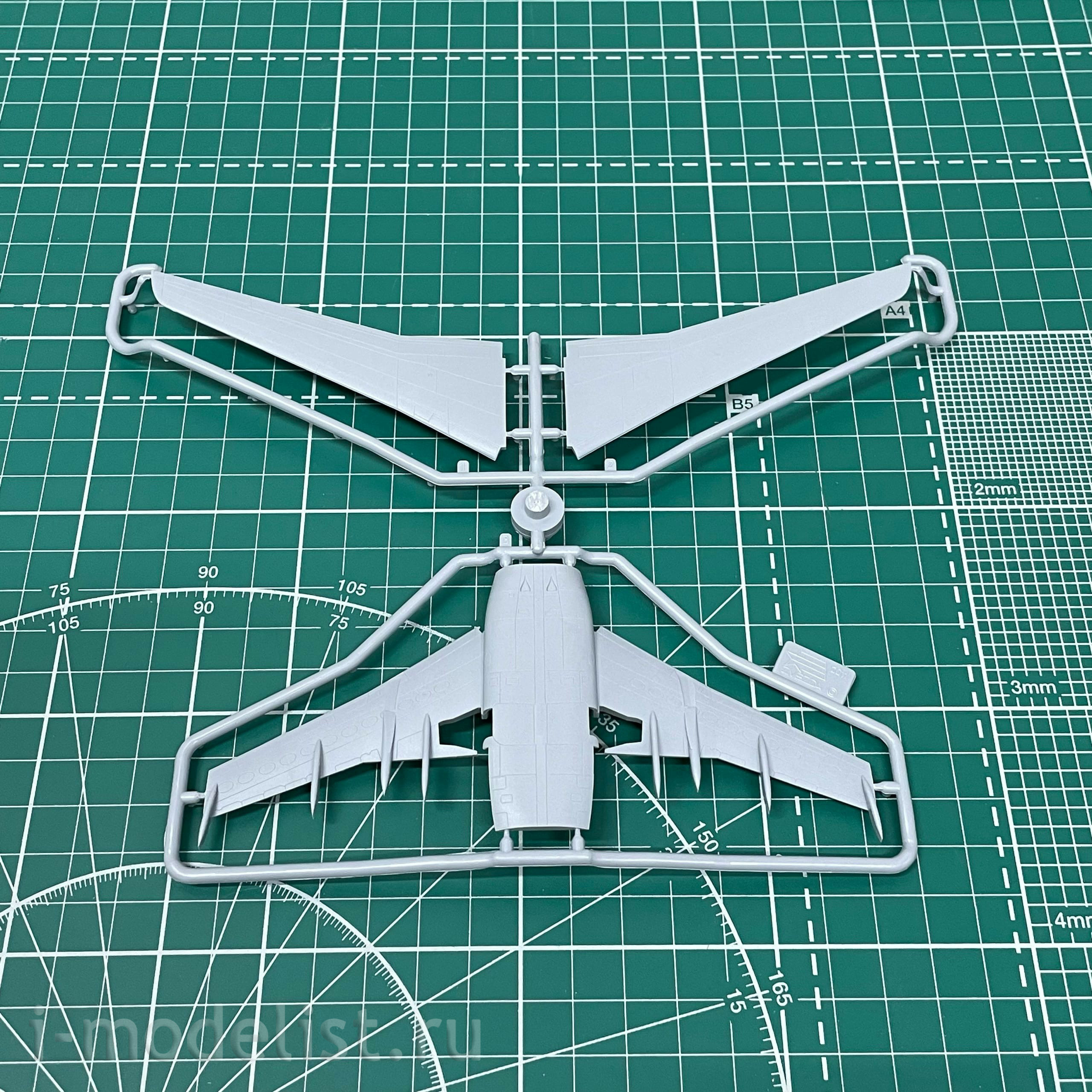 7009 Zvezda 1/144 Regional Passenger Airliner Superjet 100