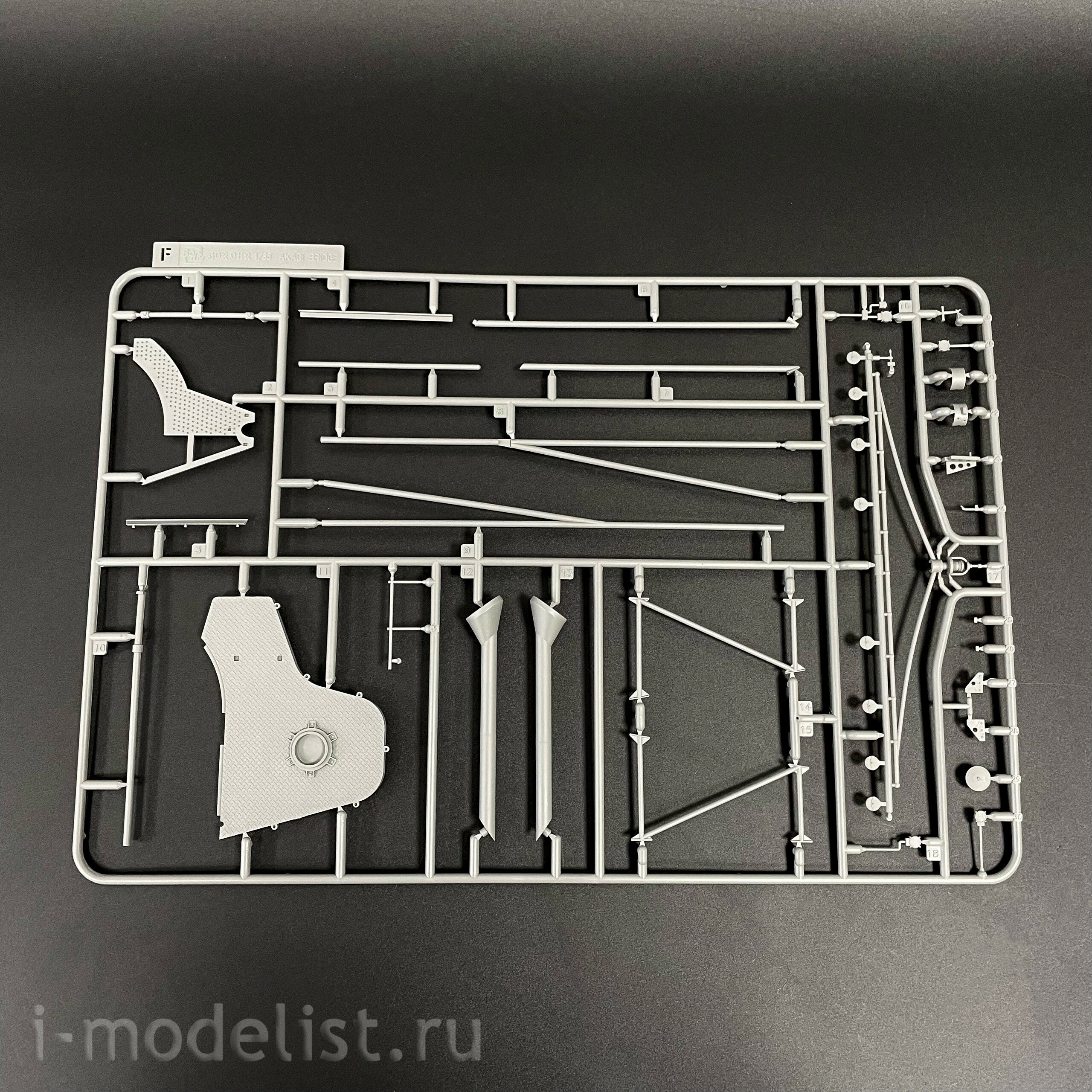 BSF-001 Border Model 1/35 Combo Set: Japanese aircraft carrier Akagi with flight deck and Japanese torpedo bomber Nakajima B5N2 Type 97 