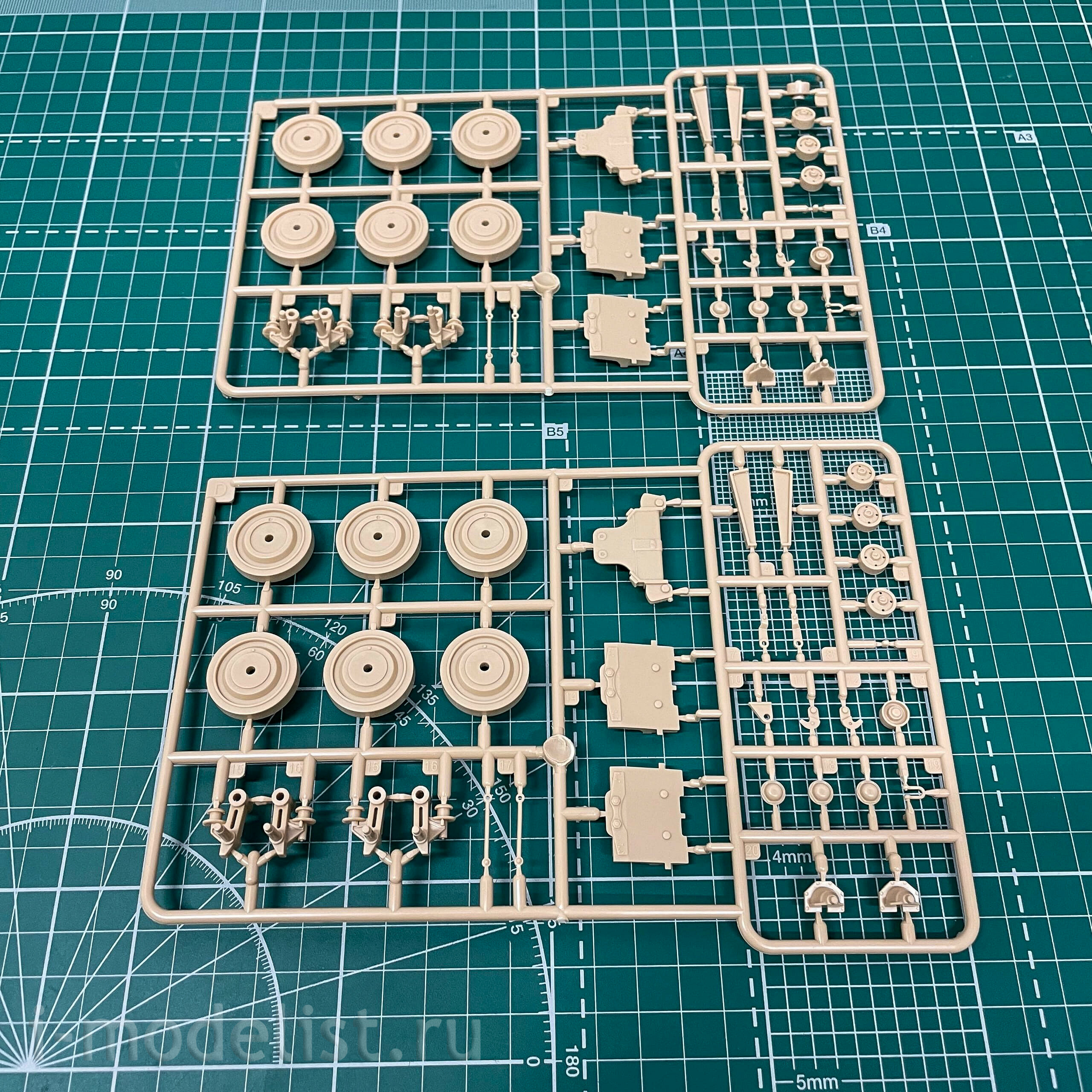 35A029 Amusing Hobby 1/35 British self-propelled gun FV4005 Stage 2