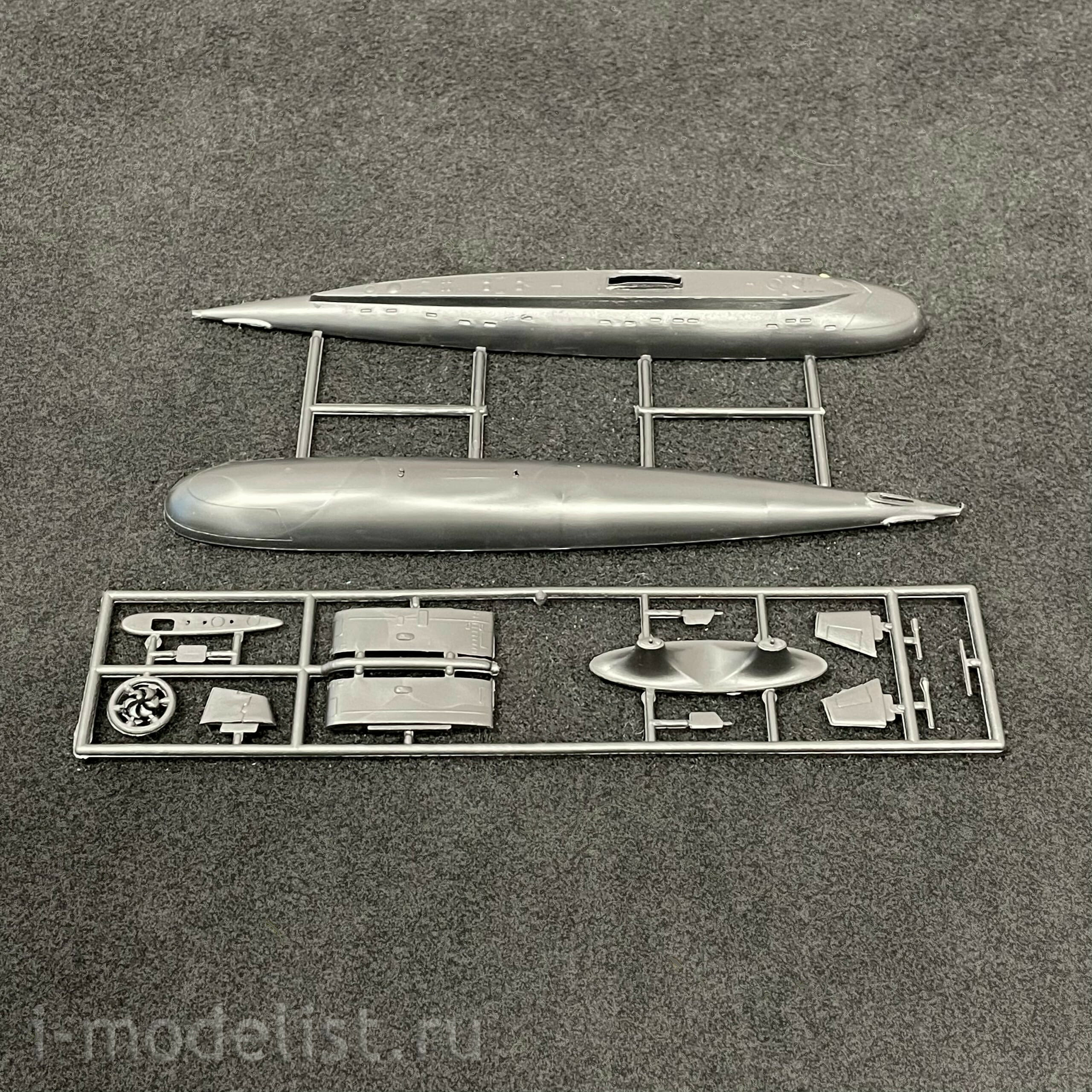 4008 Maket 1/400 Soviet submarine B-806