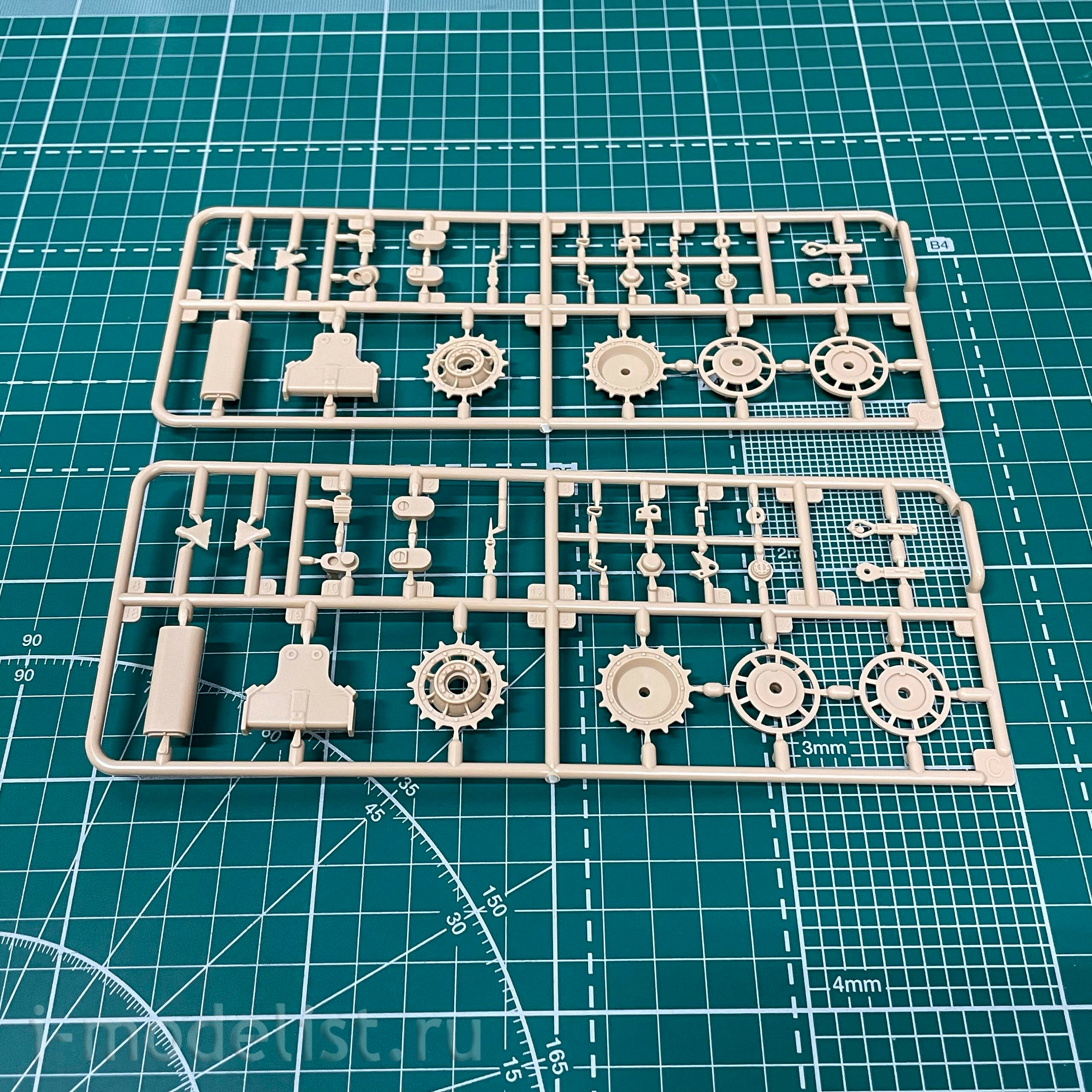 35A029 Amusing Hobby 1/35 British self-propelled gun FV4005 Stage 2