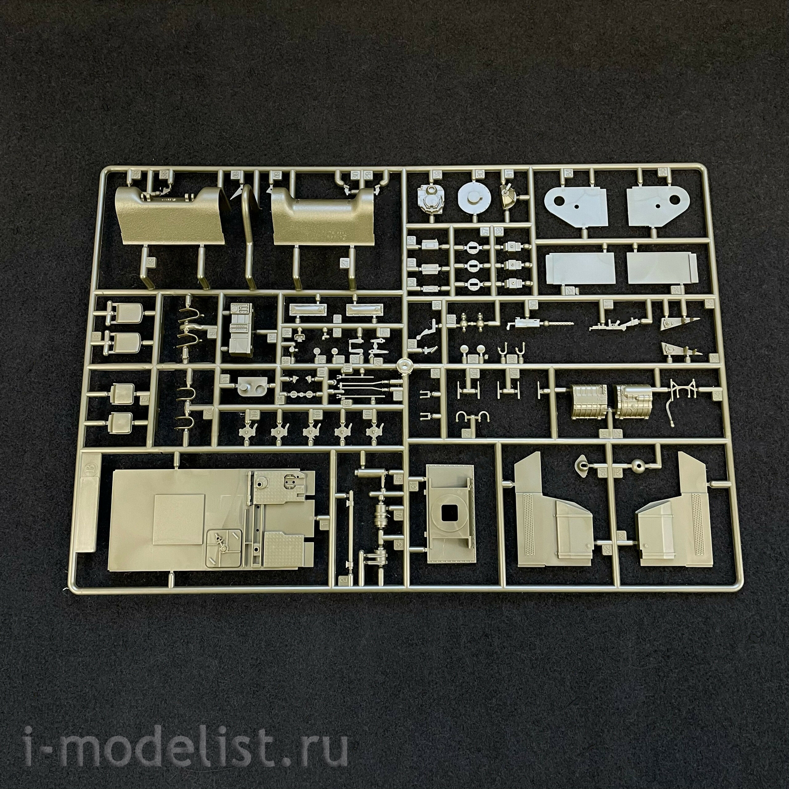 13521 Academy 1/35 M10 tank destroyer of the USSR Lend Lease