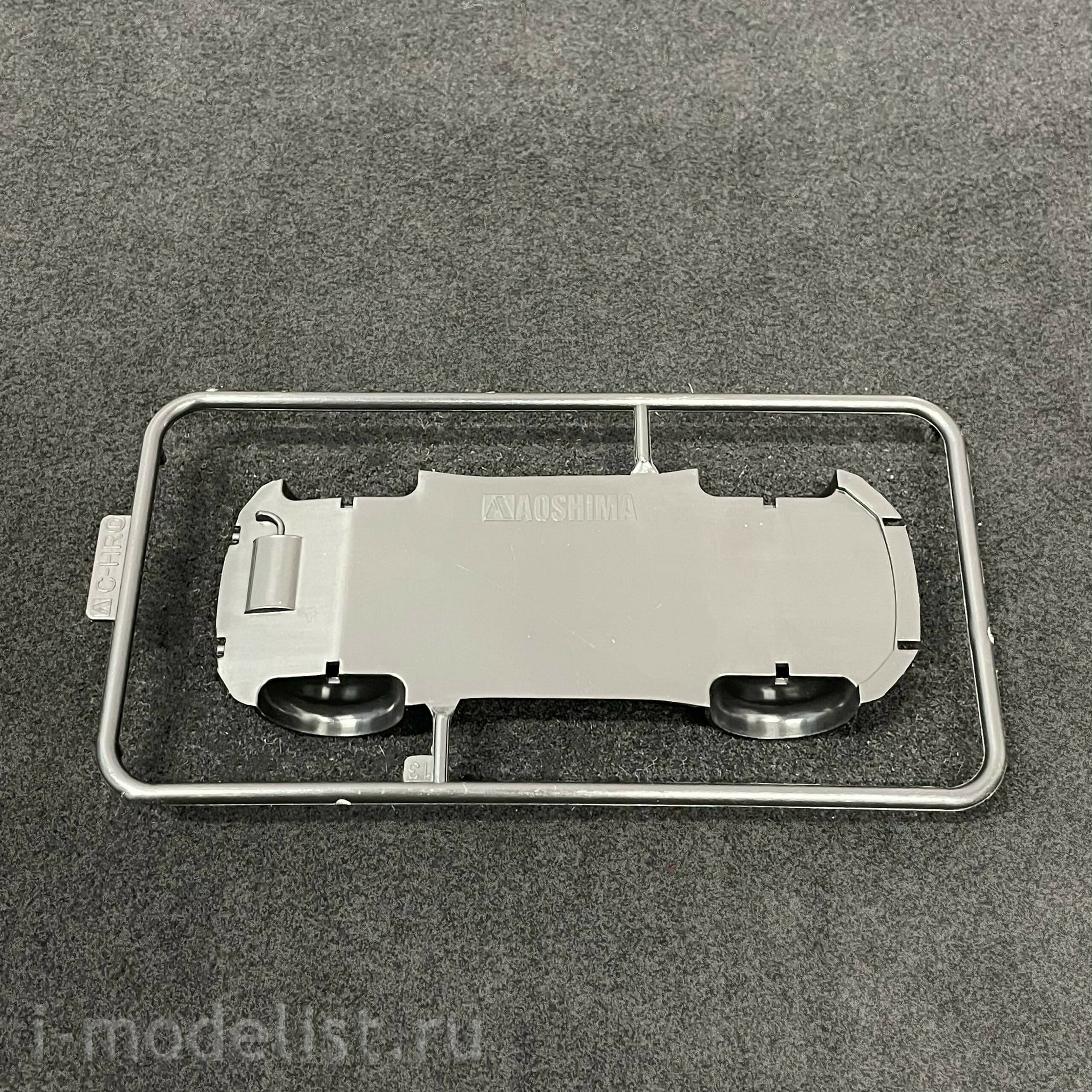 05634 Aoshima 1/32 Toyota C-HR Car - White Pearl Crystal Shine
