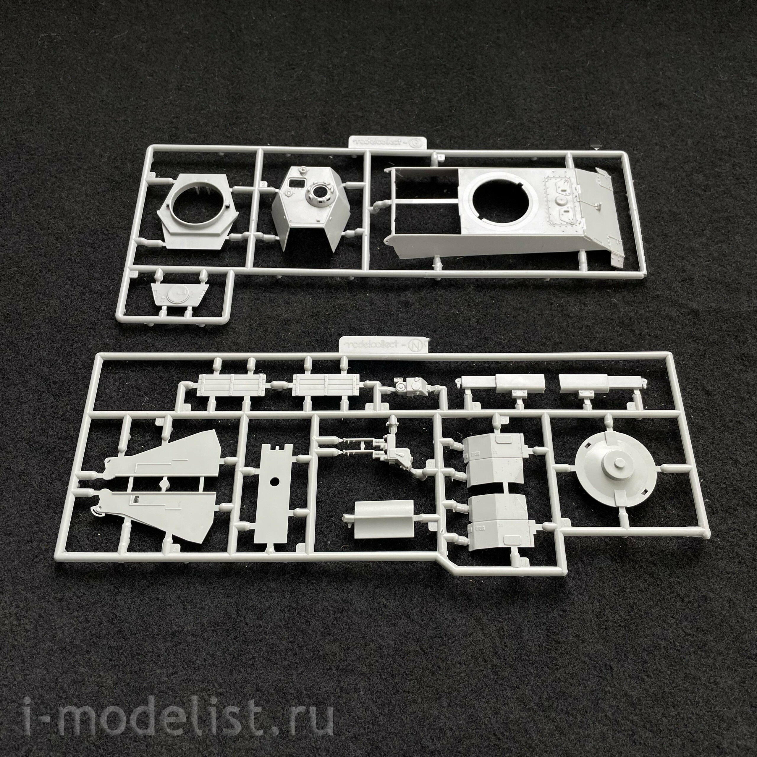UA72031 Modelcollect 1/72 Germany Rheintochter 1 movable Missile launcher with E50 body