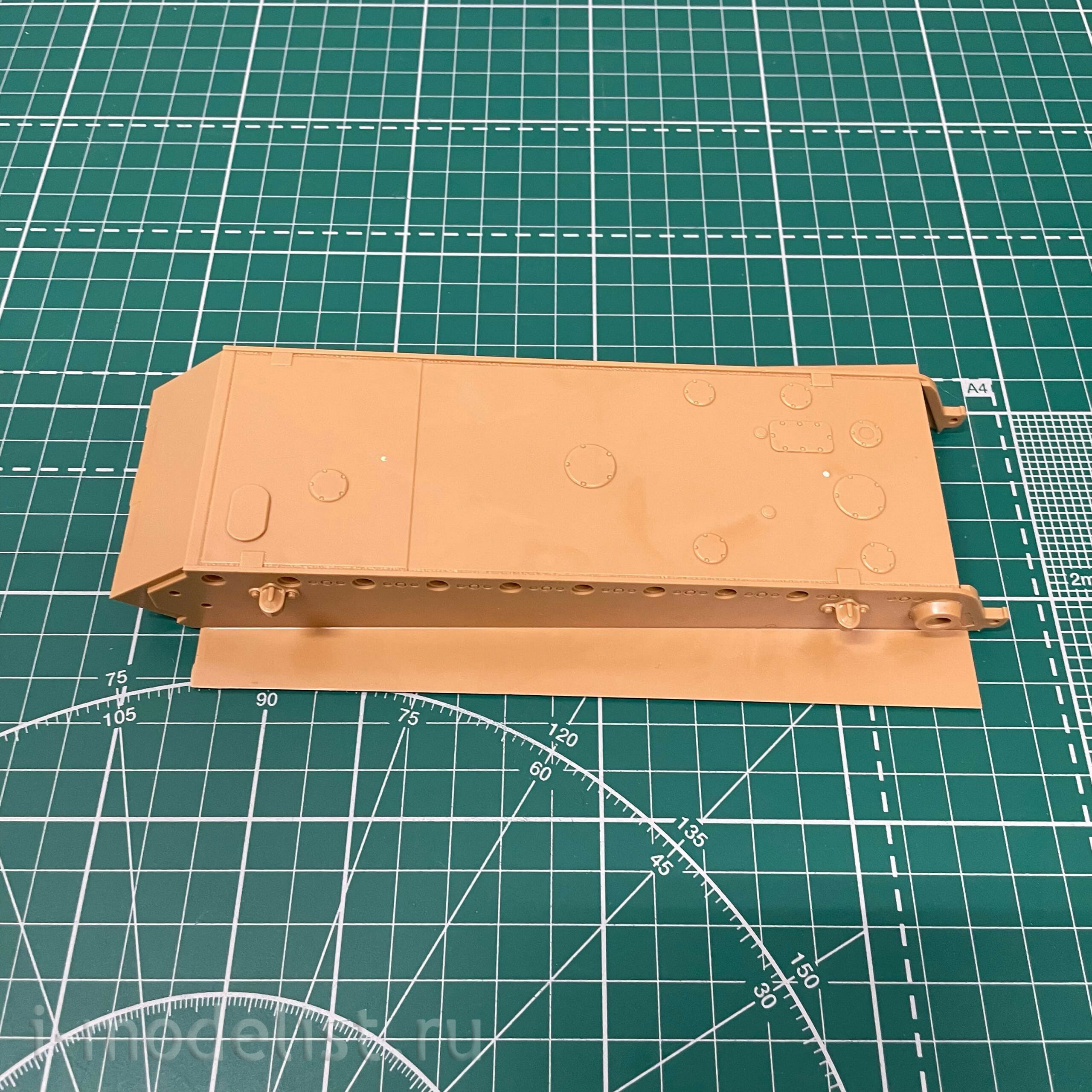 3601 Zvezda 1/35 Heavy German T-VIB Royal Tiger Tank with Henschel Turret