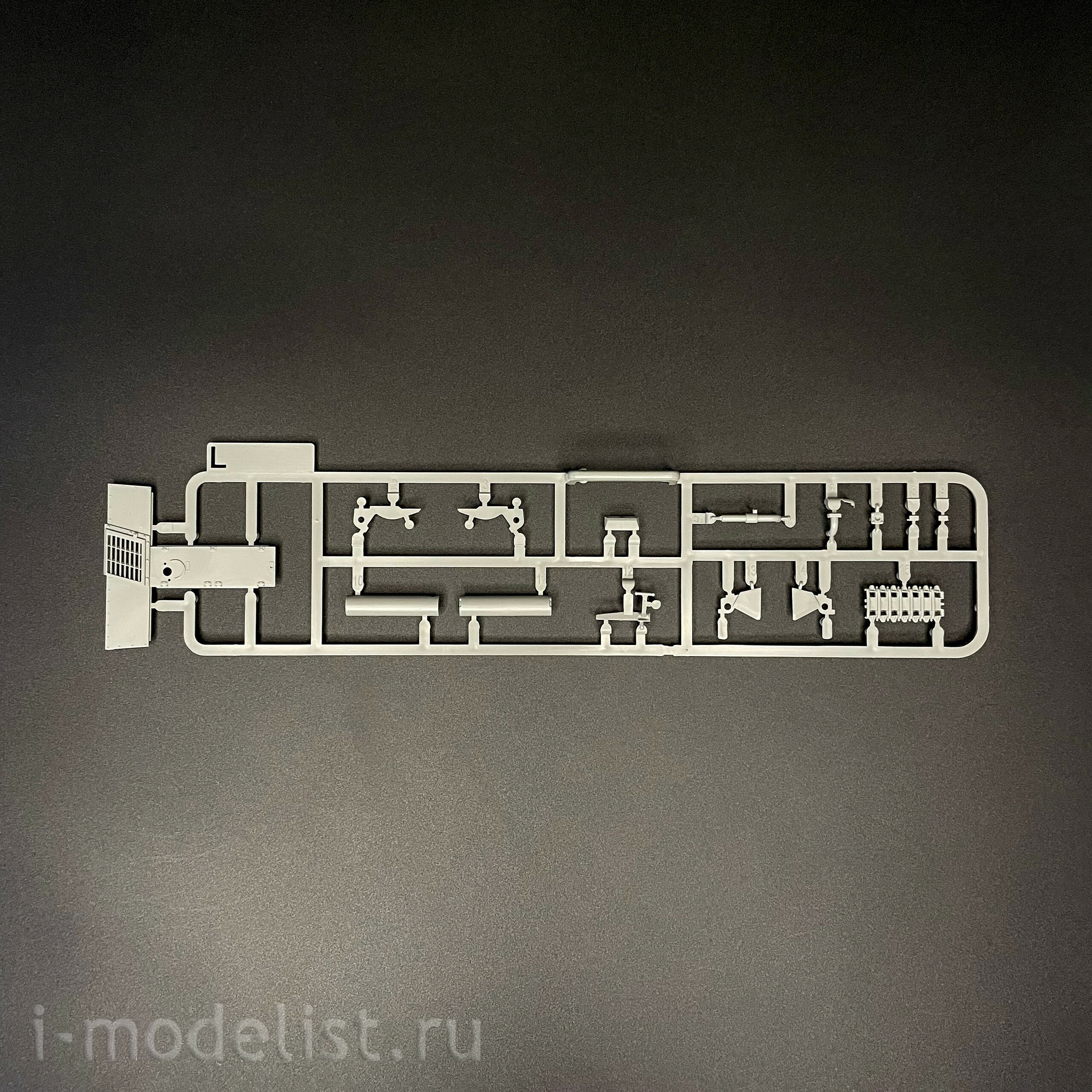 2181 Takom 1/35 Командирская версия Jagdpanzer 38(t) с полным интерьером