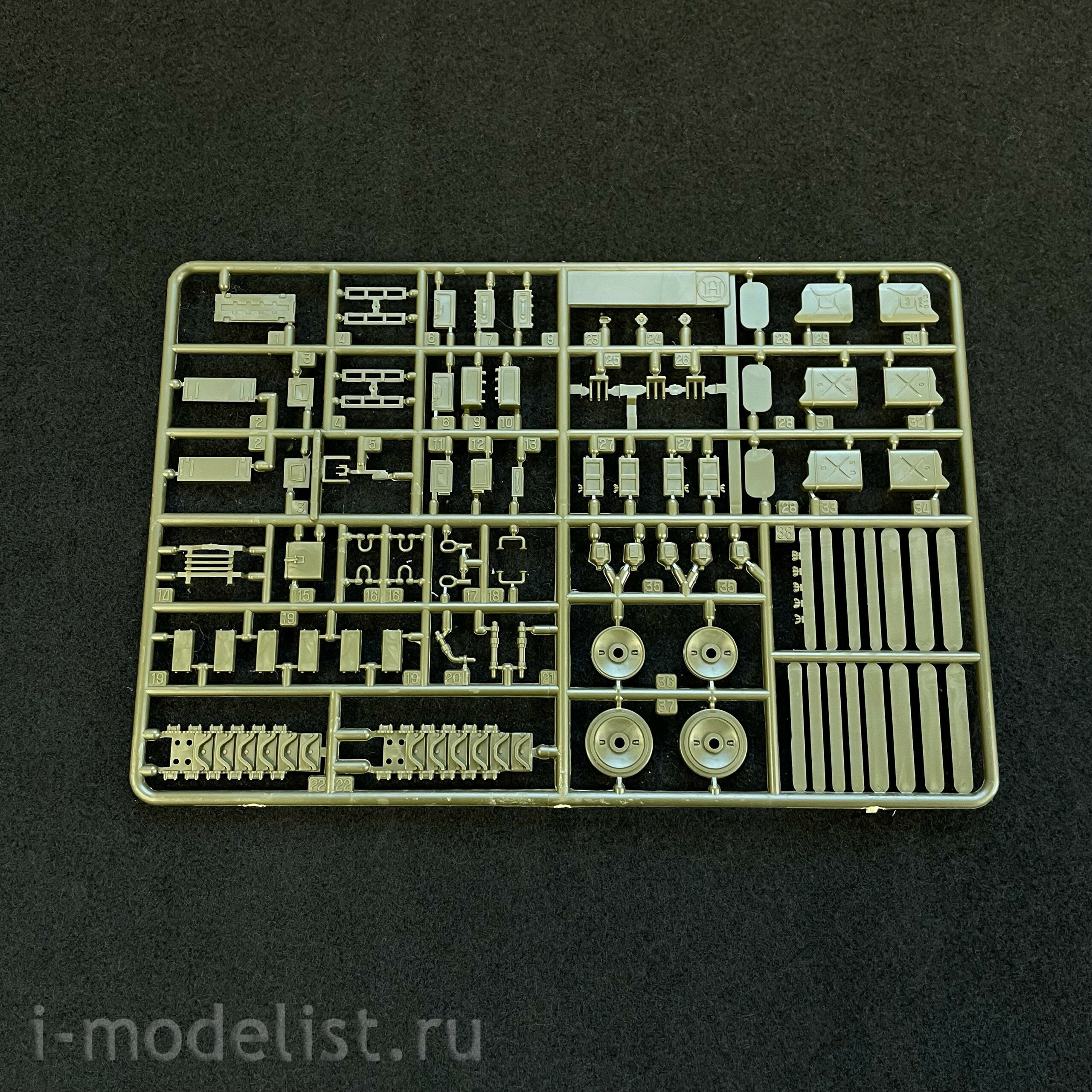13521 Academy 1/35 M10 tank destroyer of the USSR Lend Lease