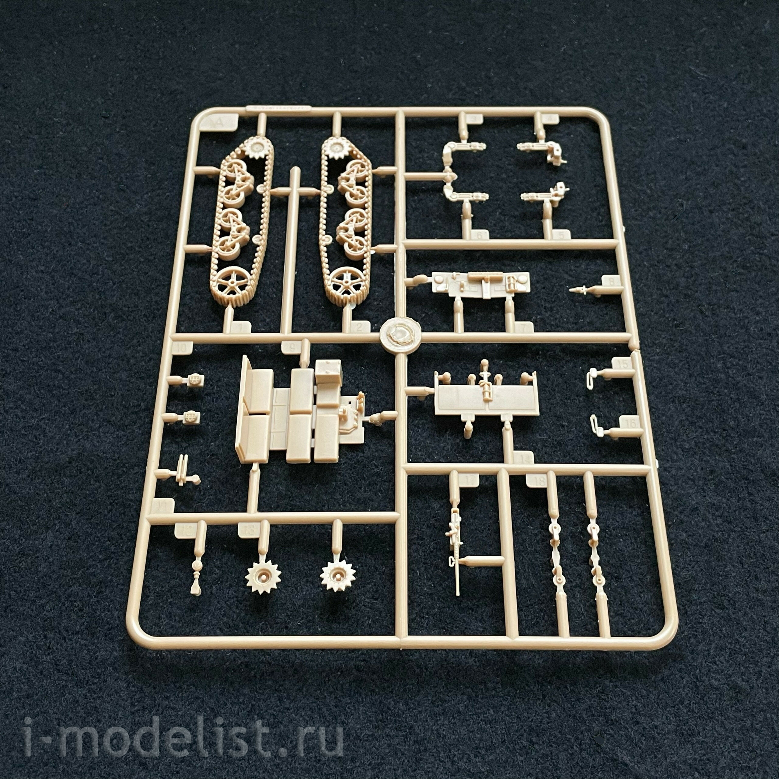 82920 HobbyBoss 1/72 M4 High Speed Tractor (3-in./90mm)