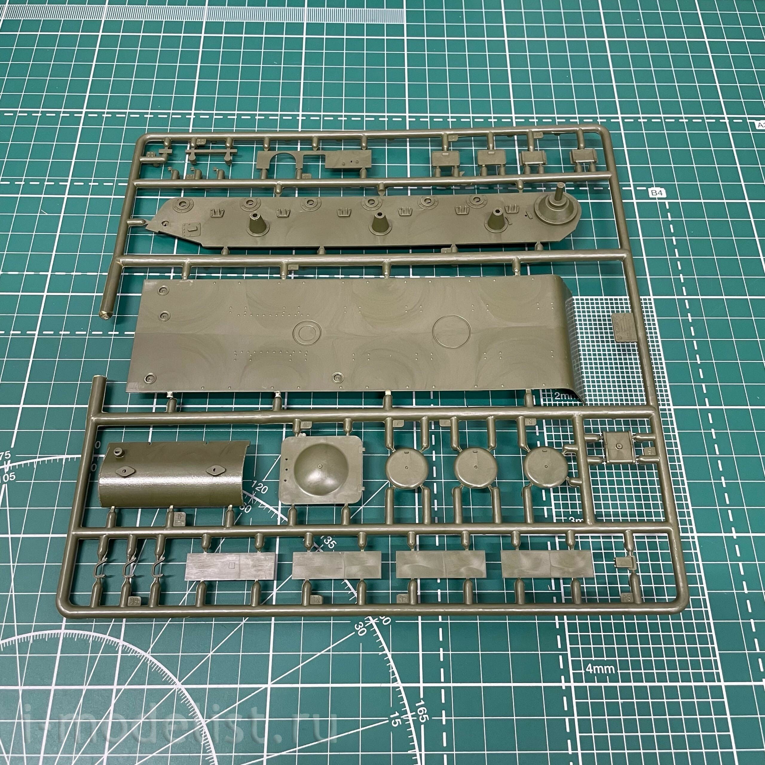 3608 Zvezda 1/35 Soviet heavy tank KV-2