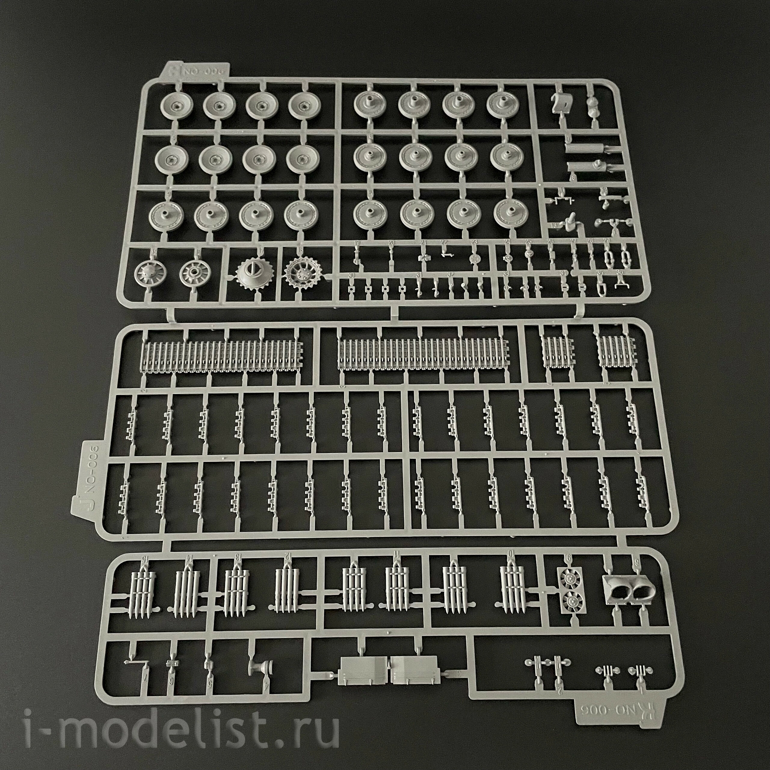 004 UZvezda 1/48 Early production Tiger I tank with full interior 