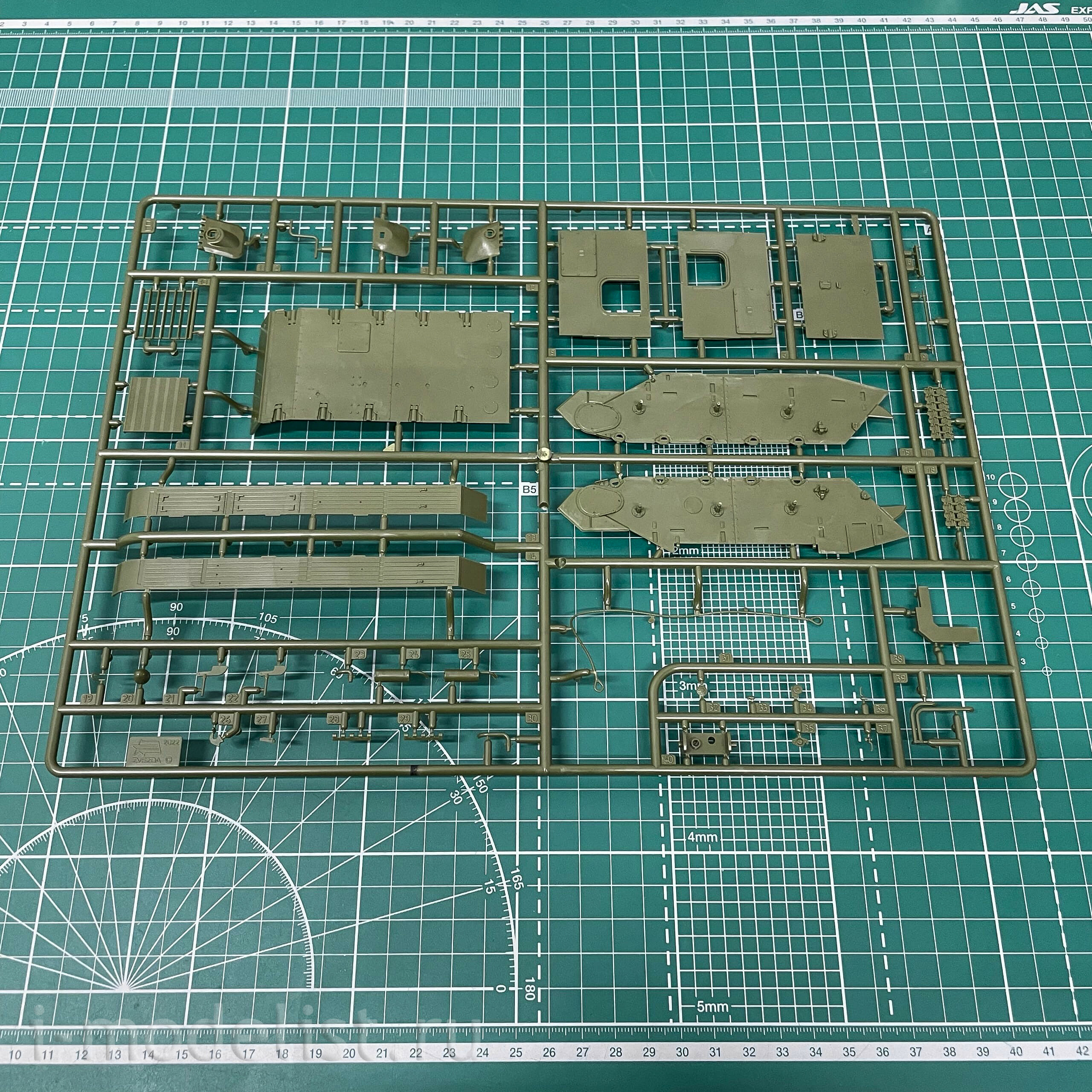 3631 Zvezda 1/35 Soviet light tank T-70B