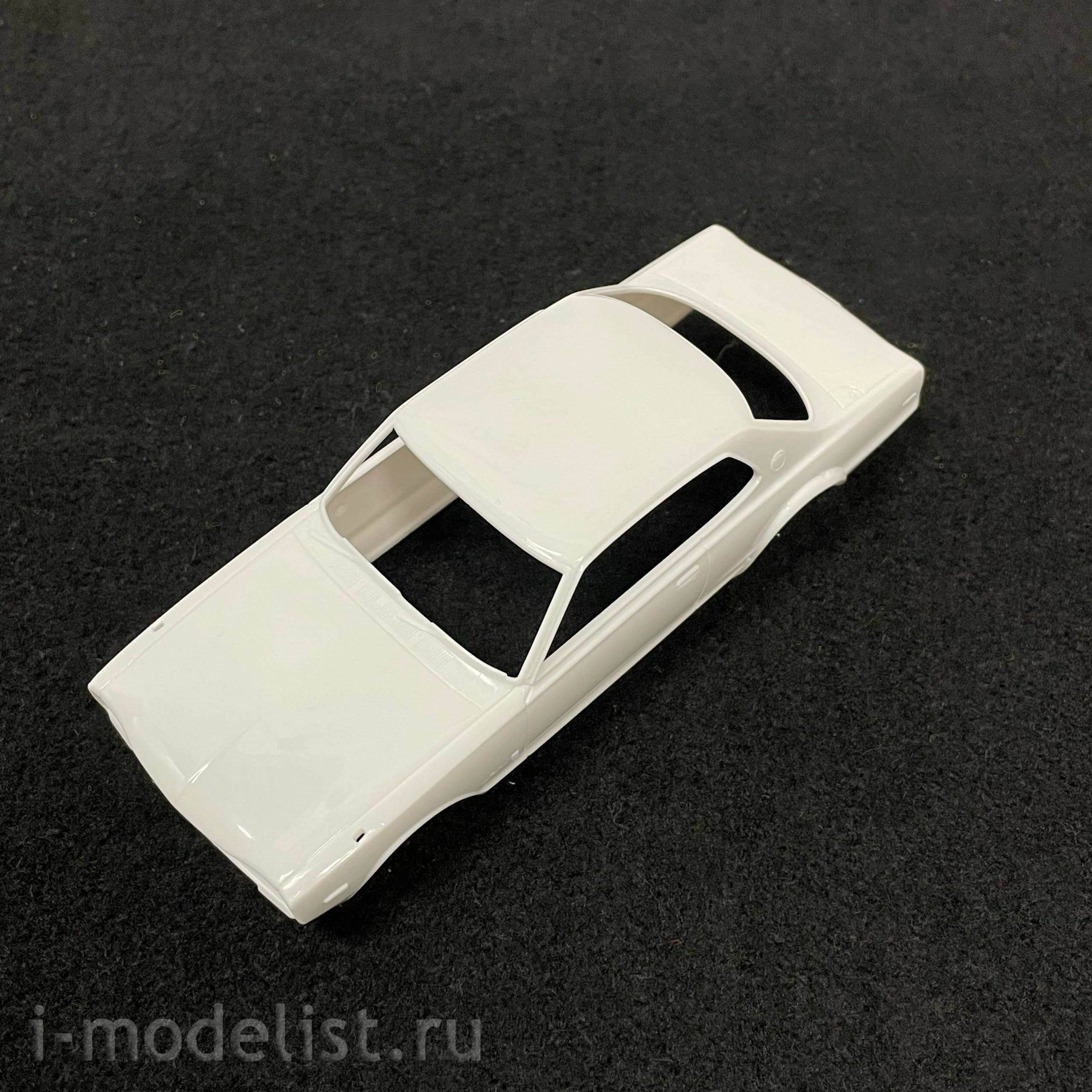05883 Aoshima 1/32 Car Nissan Skyline 2000 GT-R - White