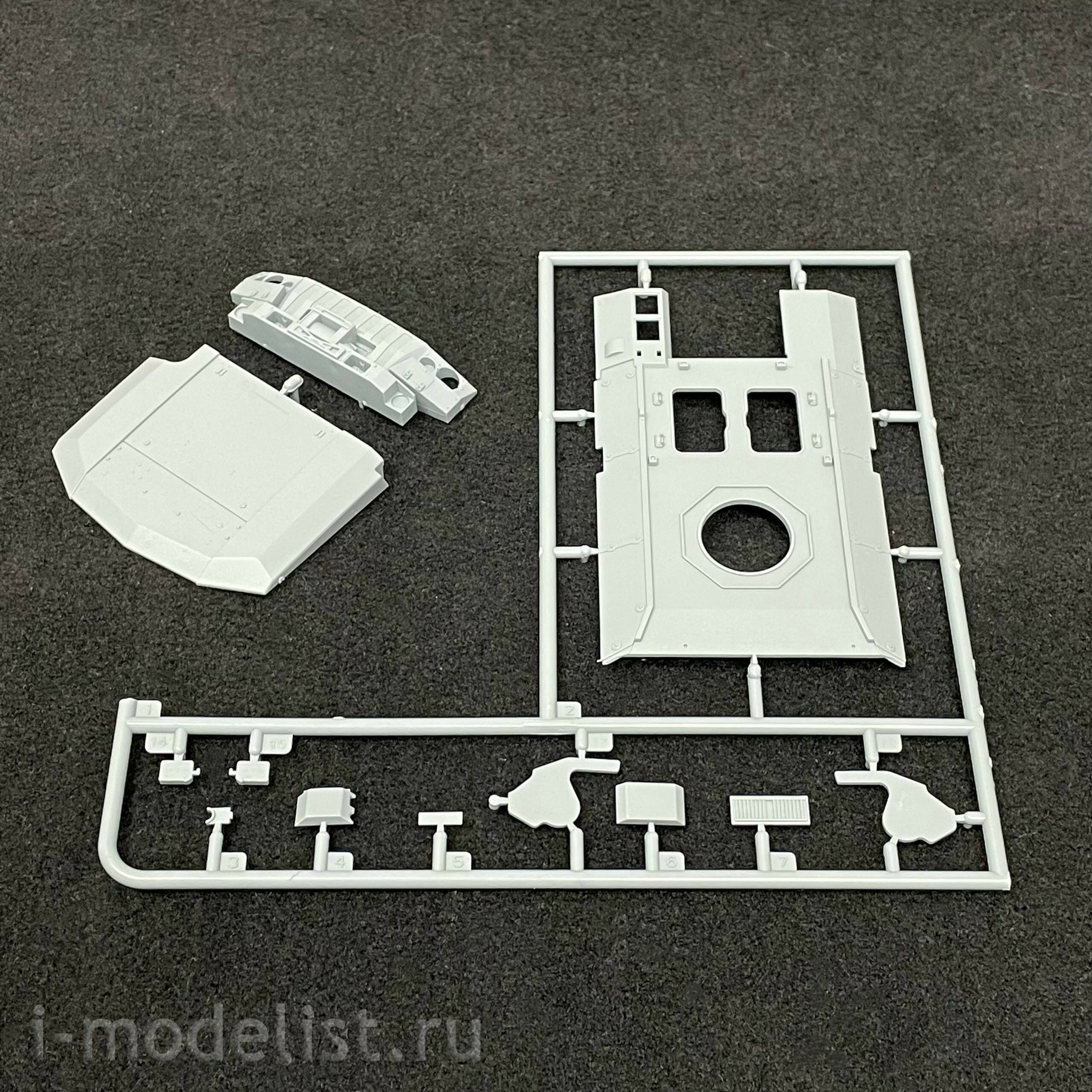 35009 RPG-Model 1/35 Armored car 