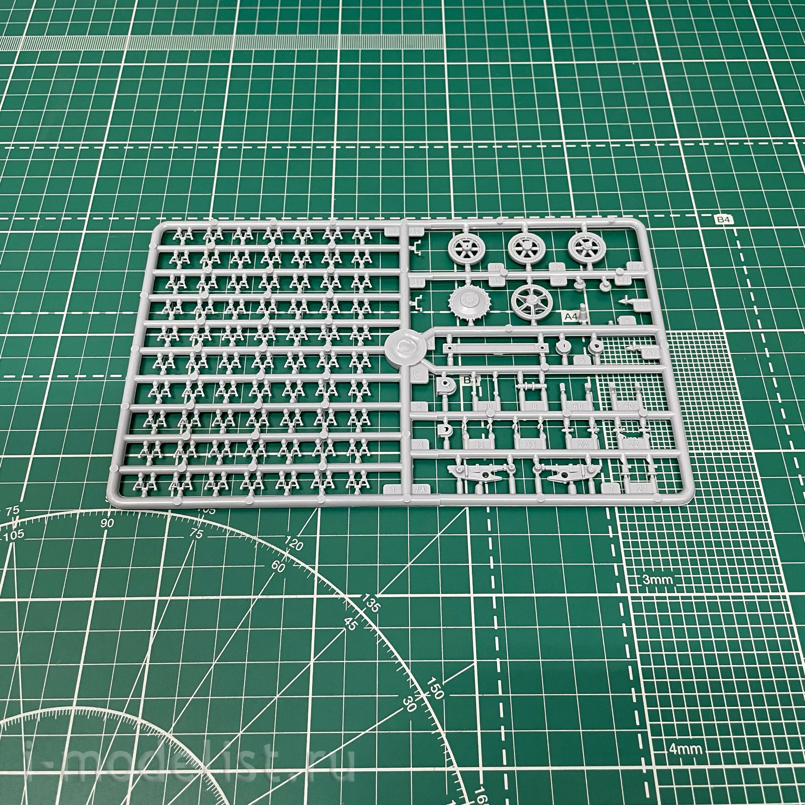 303520 Modeller of 1/35 Sturmpanzer I (bison), Germany, 1940