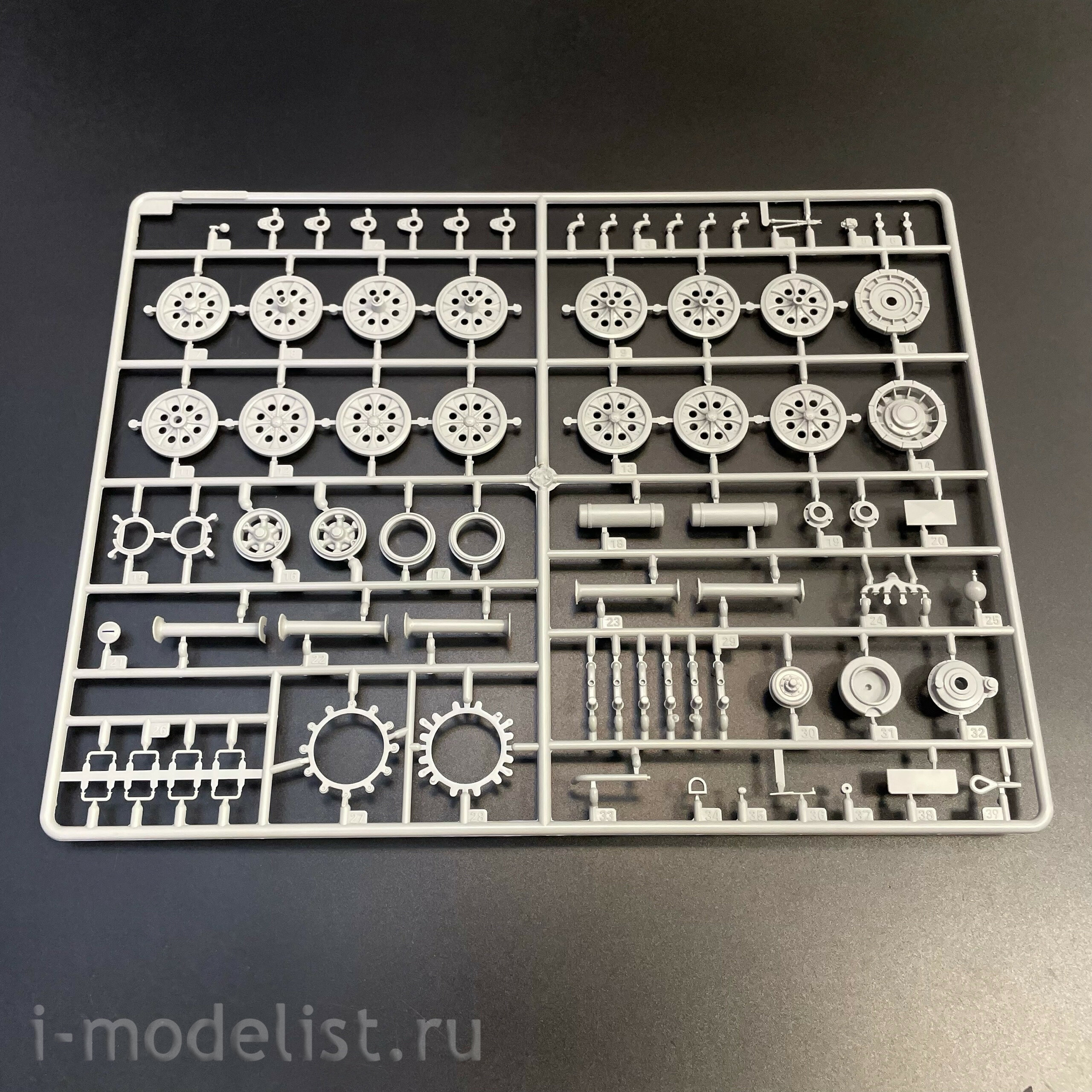 09575 Т$ач 1/35 Тяжелый тягач Schwerer Zugkraftwagen 18to Sd.Kfz. 9 (Артиллерийская версия)