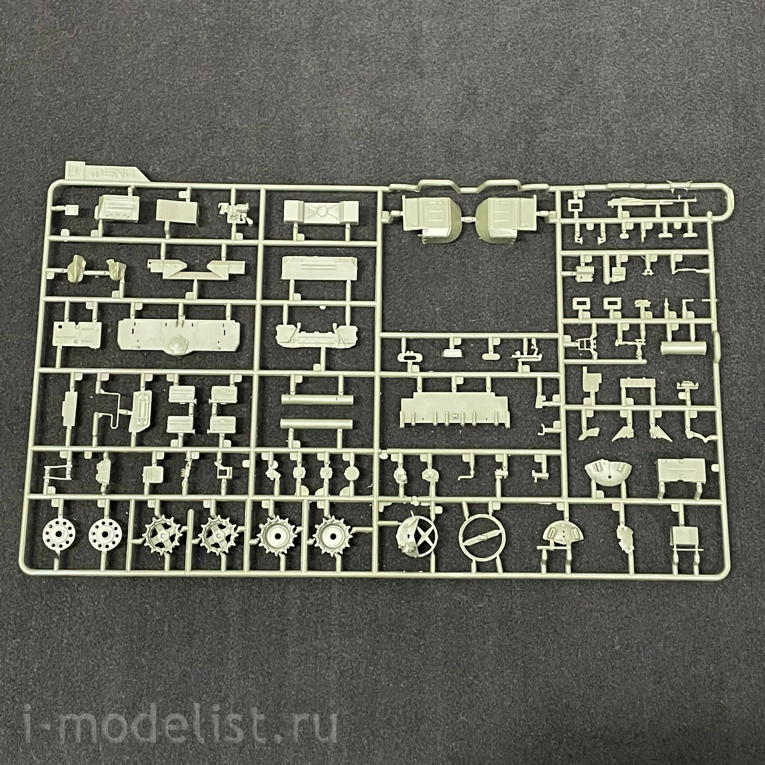 TS-006 Meng 1/35 Russian T-90A tank (licensed by UVZ)