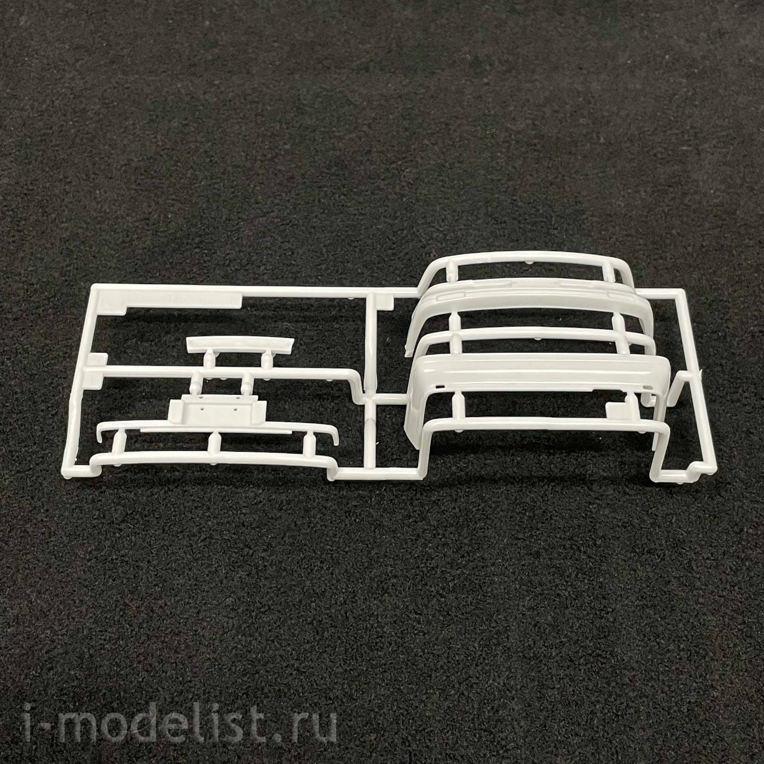 20562 Hasegawa 1/24 Nissan Bluebird 4Door Sedan SSS-Attesa Limited (U12) Early w/Trunk Spoiler