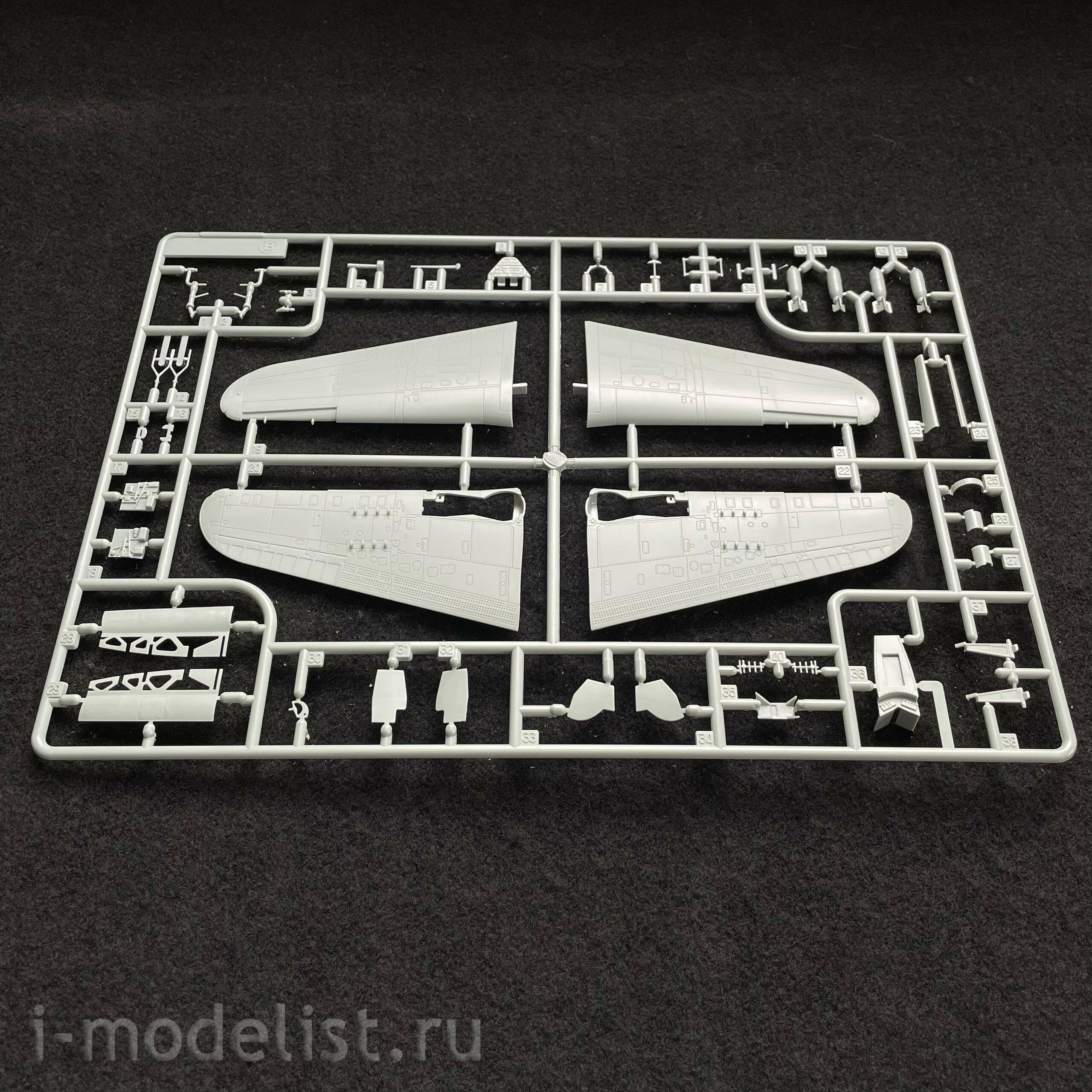 12545 Academy 1/72 Aircraft U.S. Navy SB2C-4 