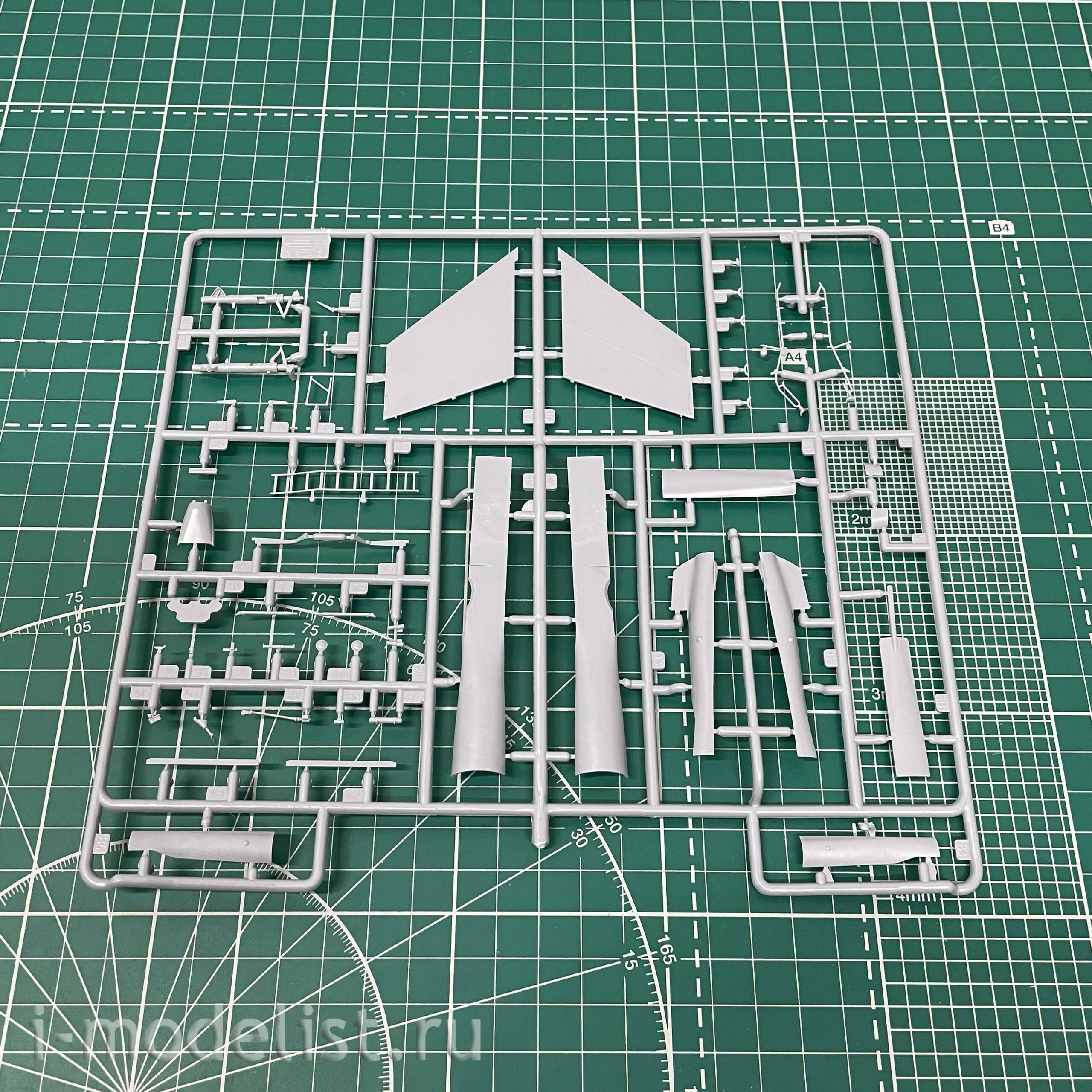 7297П Zvezda 1/72 Подарочный набор: Российский палубный истребитель Су-33