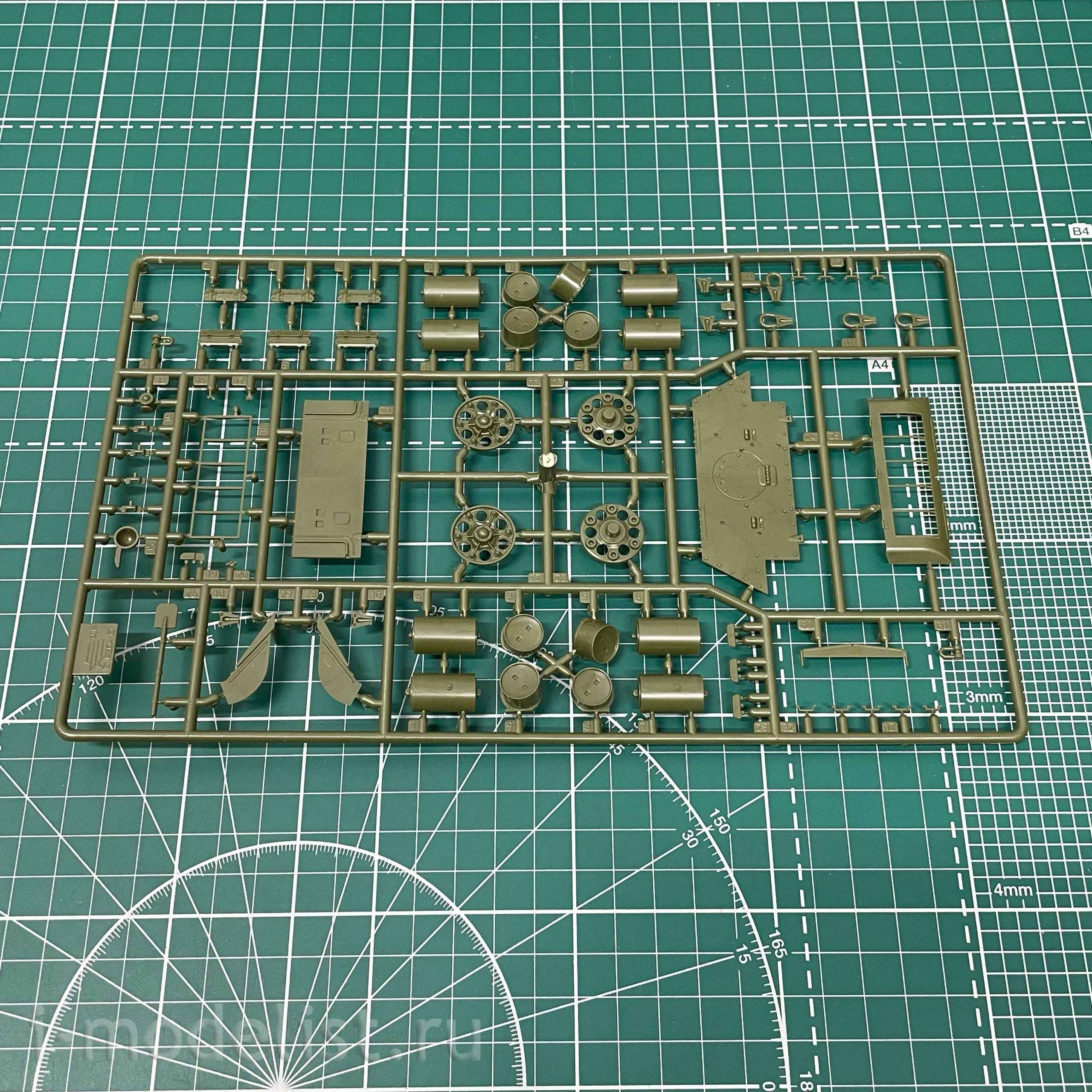 3690 Zvezda 1/35 Soviet su-85 tank destroyer