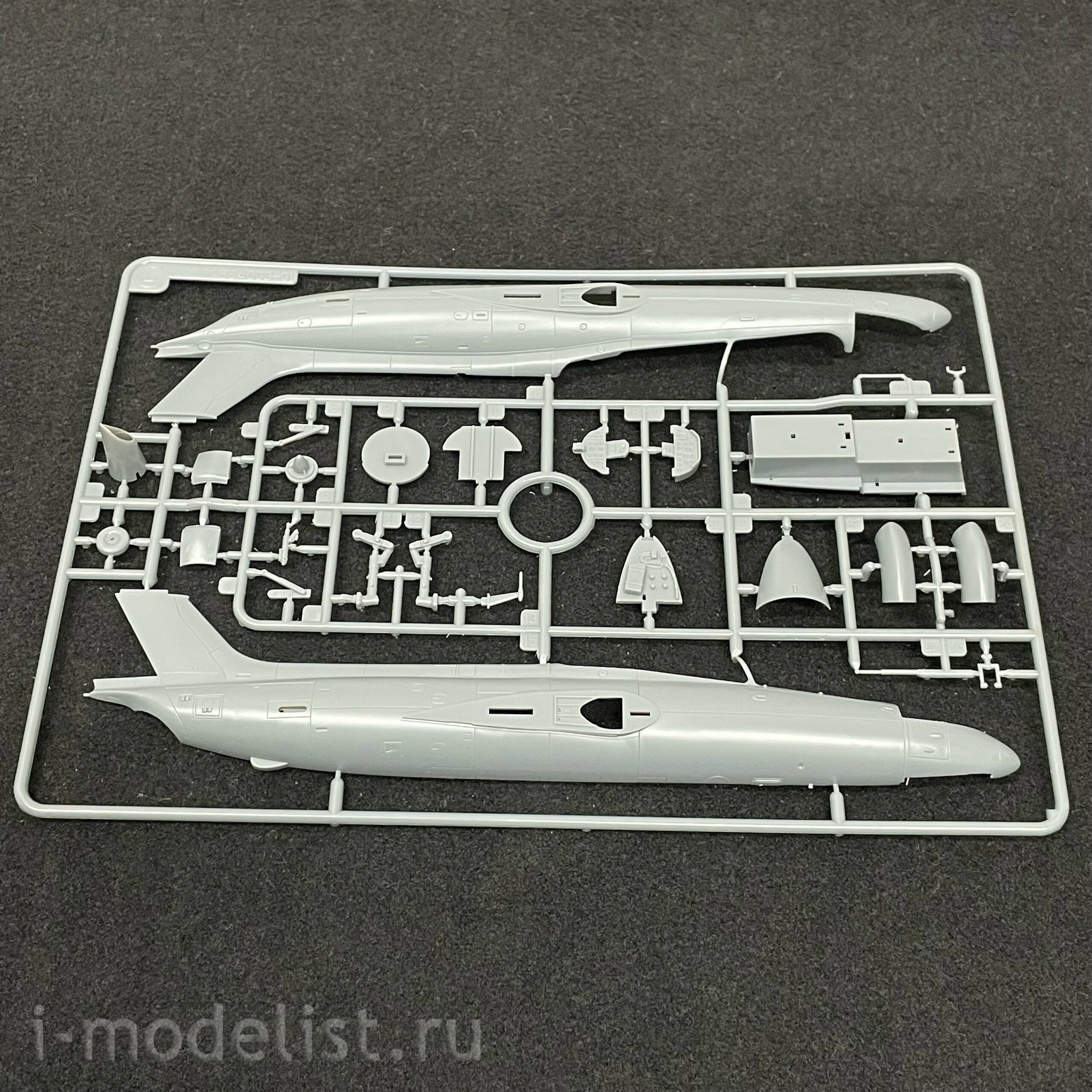 88002 AMK 1/48 Aero L-29 Delfin