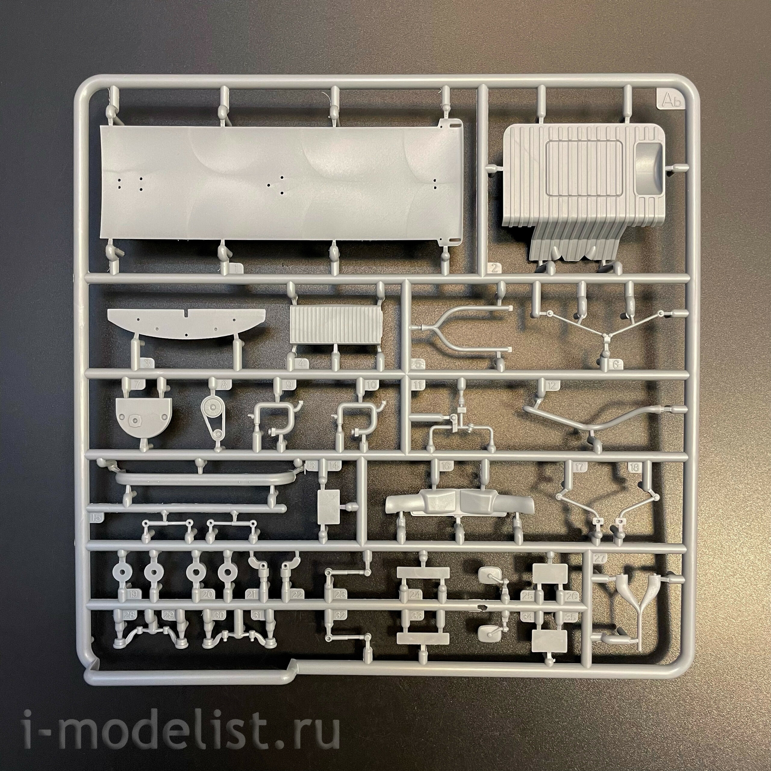 AK35025 AK Interactive 1/35 Коммерческий фургон T2 1972 года