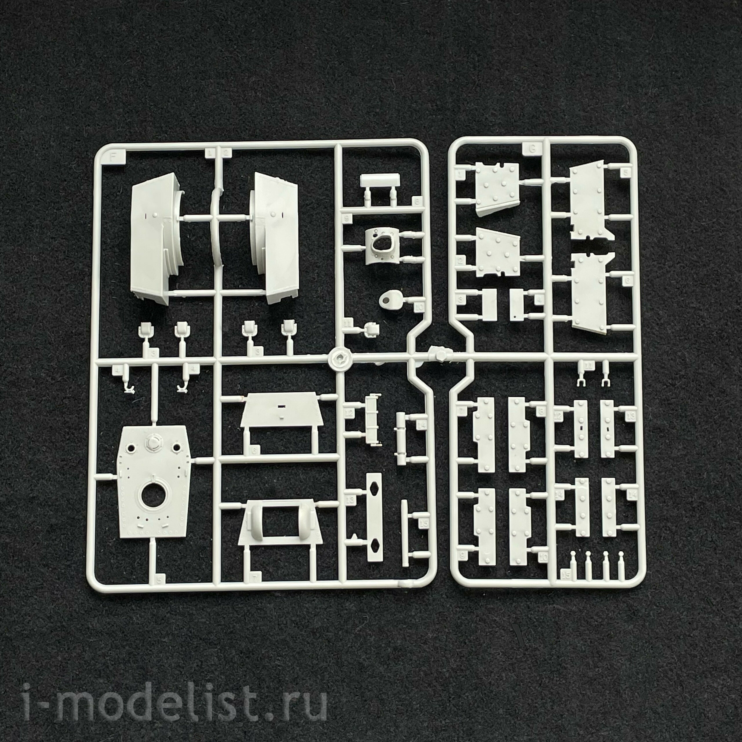 84811 HobbyBoss 1/48 Russian KV-1's Ehkranami tank