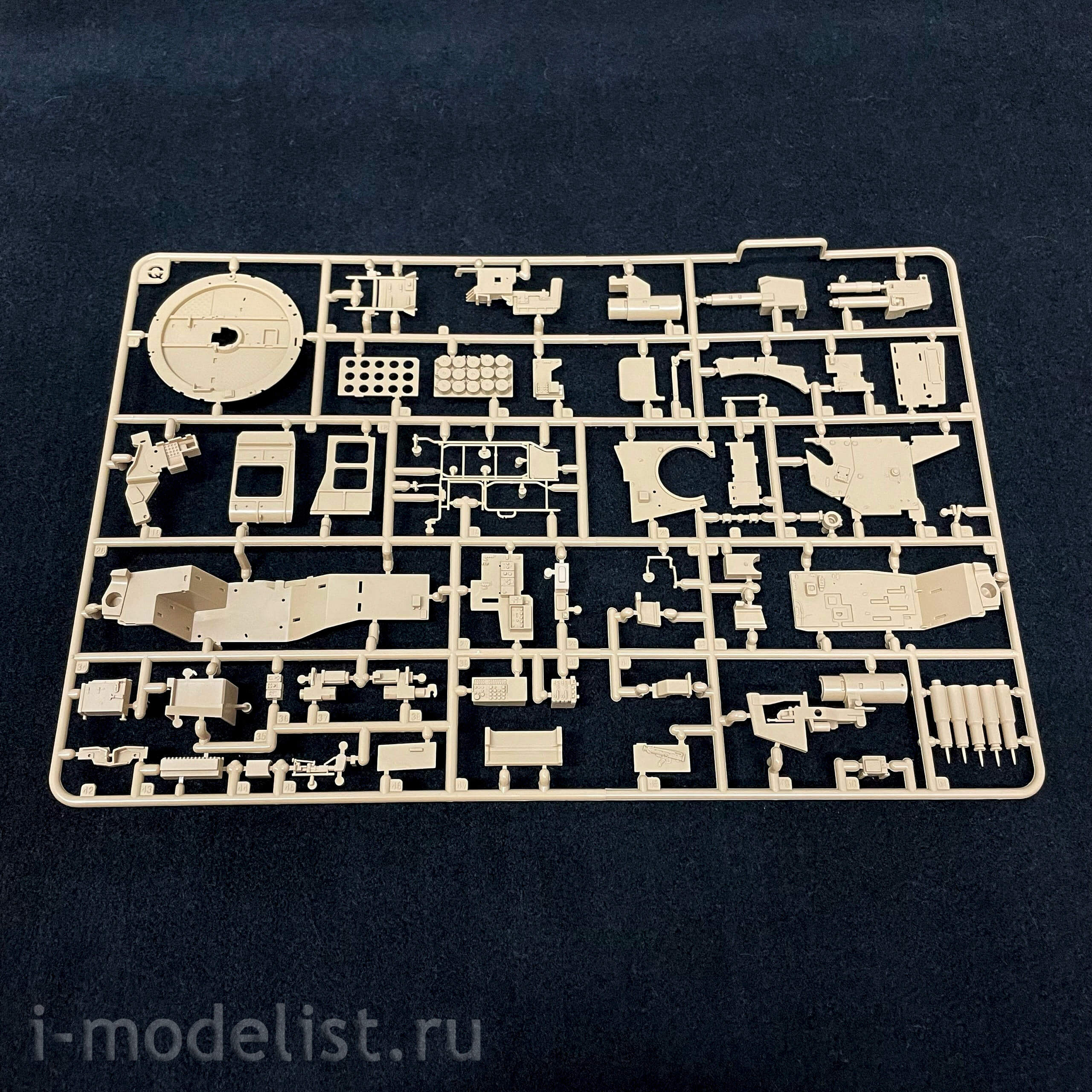 RM-5066 Rye Field Model 1/35 German Leopard 2A6 Tank with Full Interior