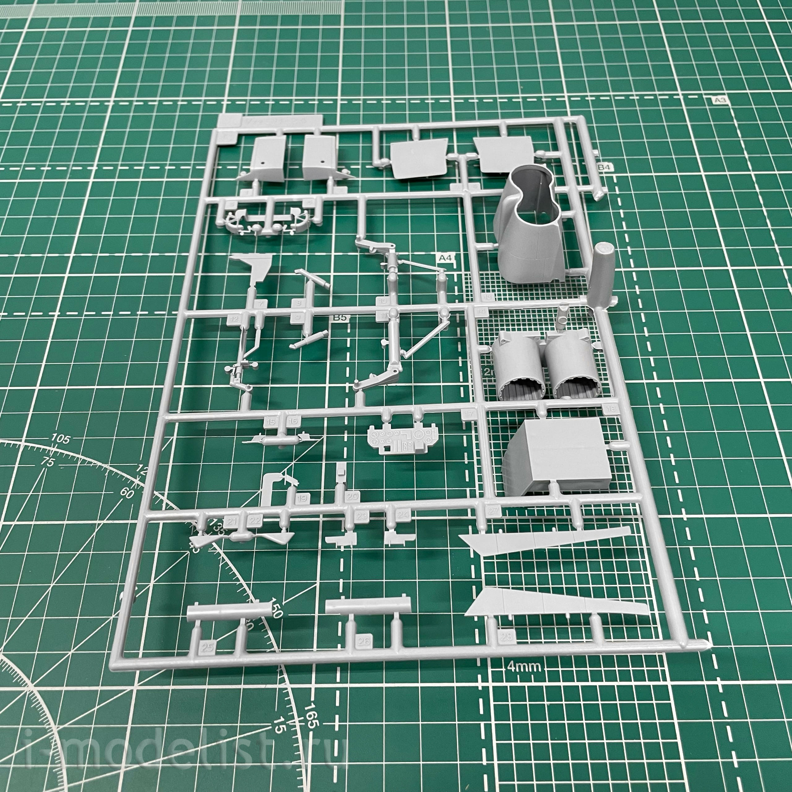 7267 Zvezda 1/72 Front-line bomber Su-24M