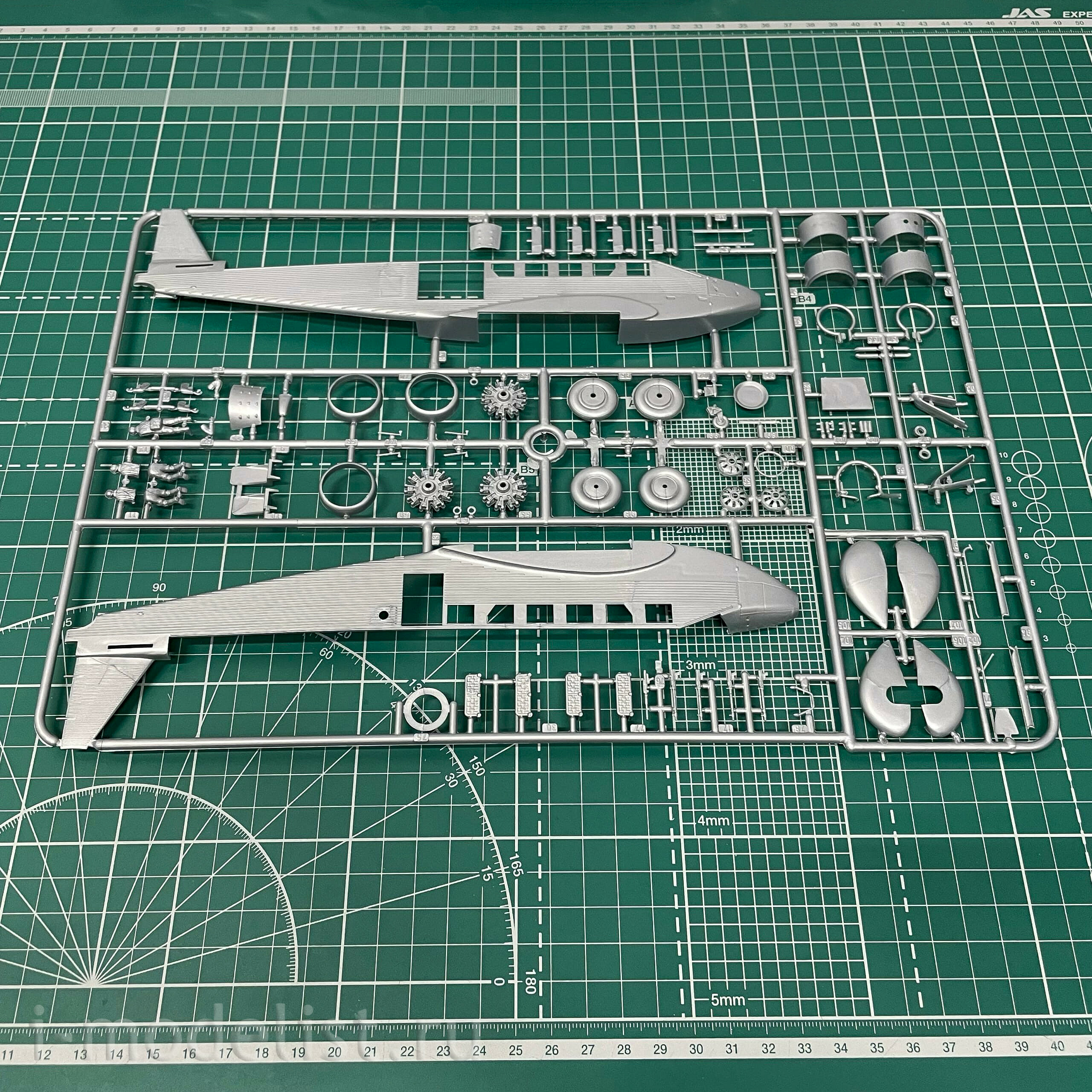 04975 Revell 1/72 Junkers Ju-52/3m Civil
