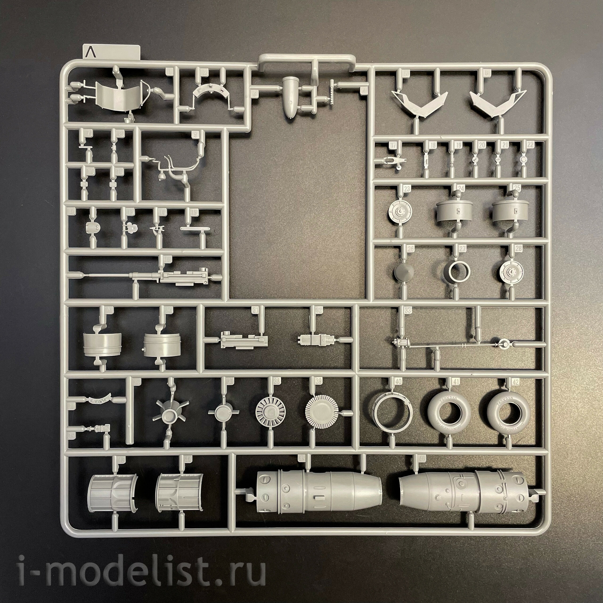 32001W Takom 1/32 Ho 229 BOX 2: Ho229A + Ho229B + фигура пилfromа Ho229 в 1/16 масштабе