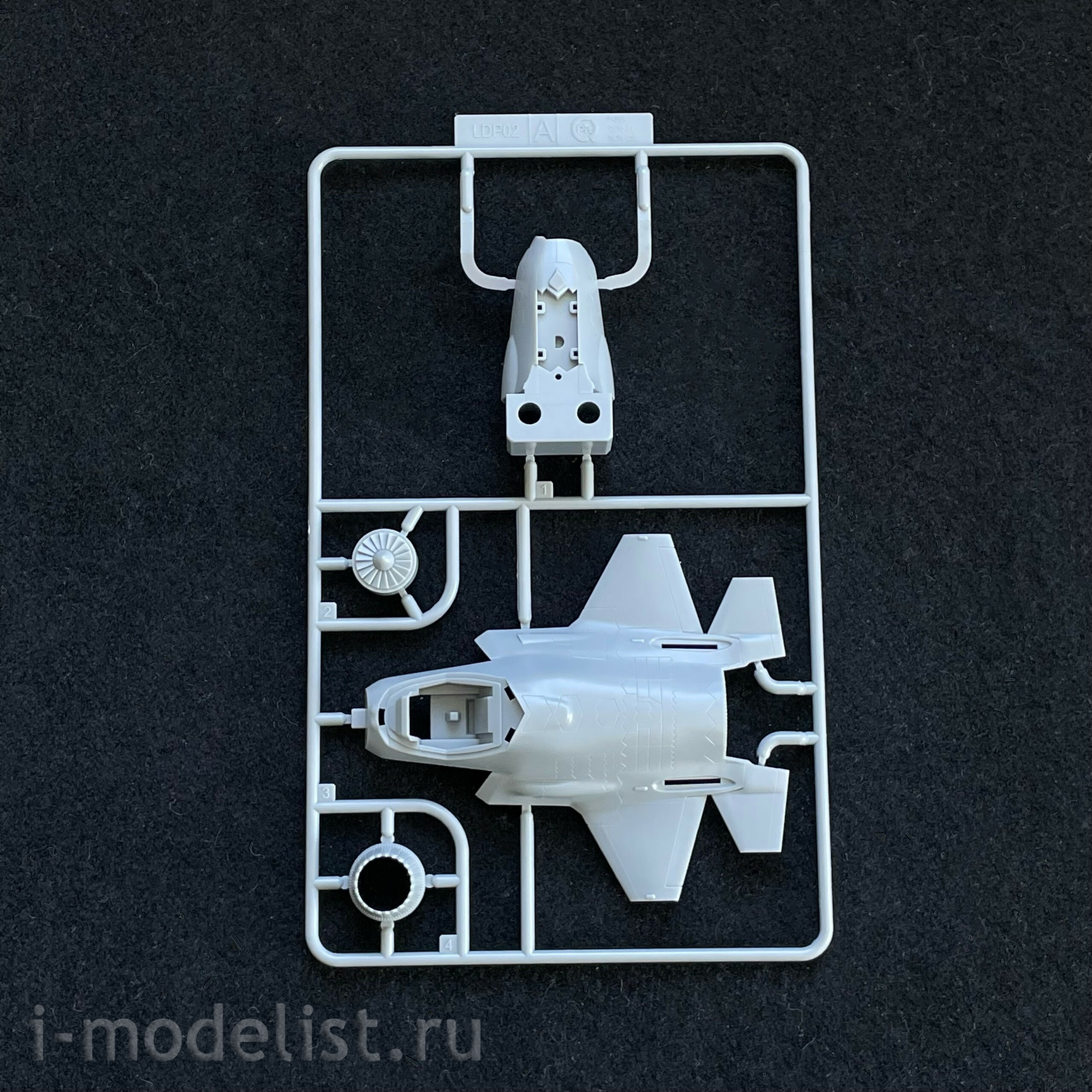 GQ001 Great Wall Hobby Assembly without glue USAF/RAAF f-35A Aircraft