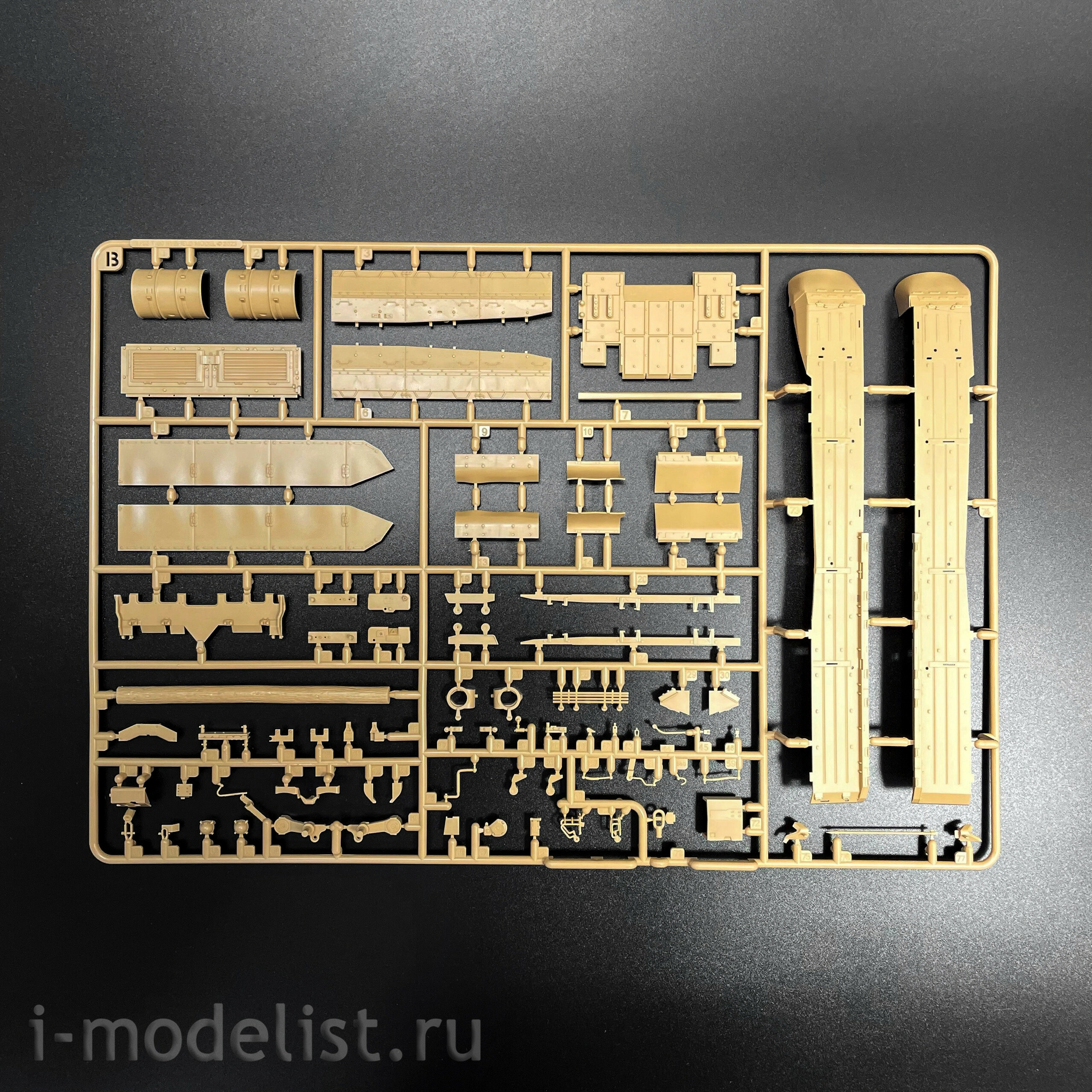 RM-5115 Rye Field Model 1/35 Russian T-80UK tank (licensed by Omsktransmash)