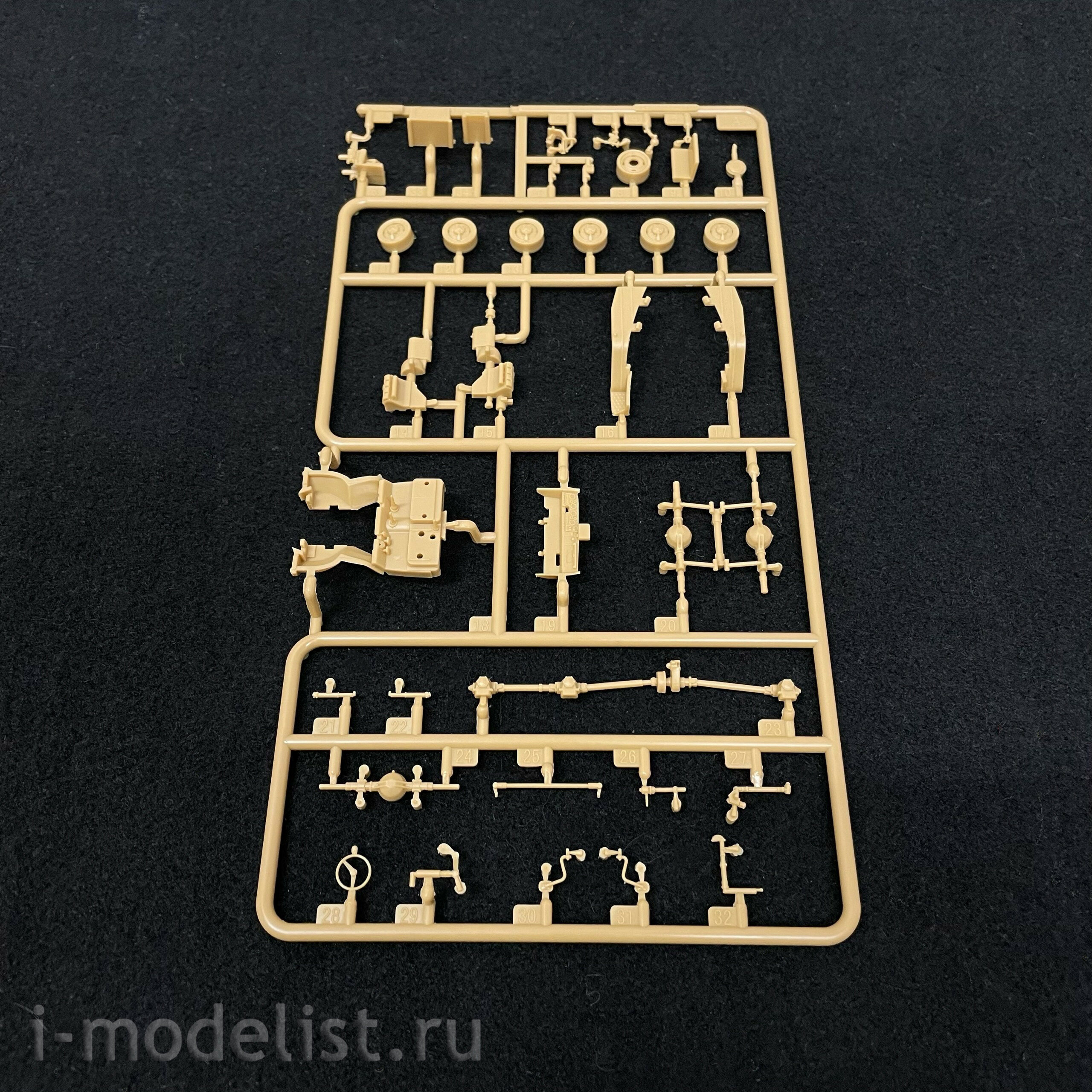 82932 HobbyBoss 1/72 Russian BM-21 