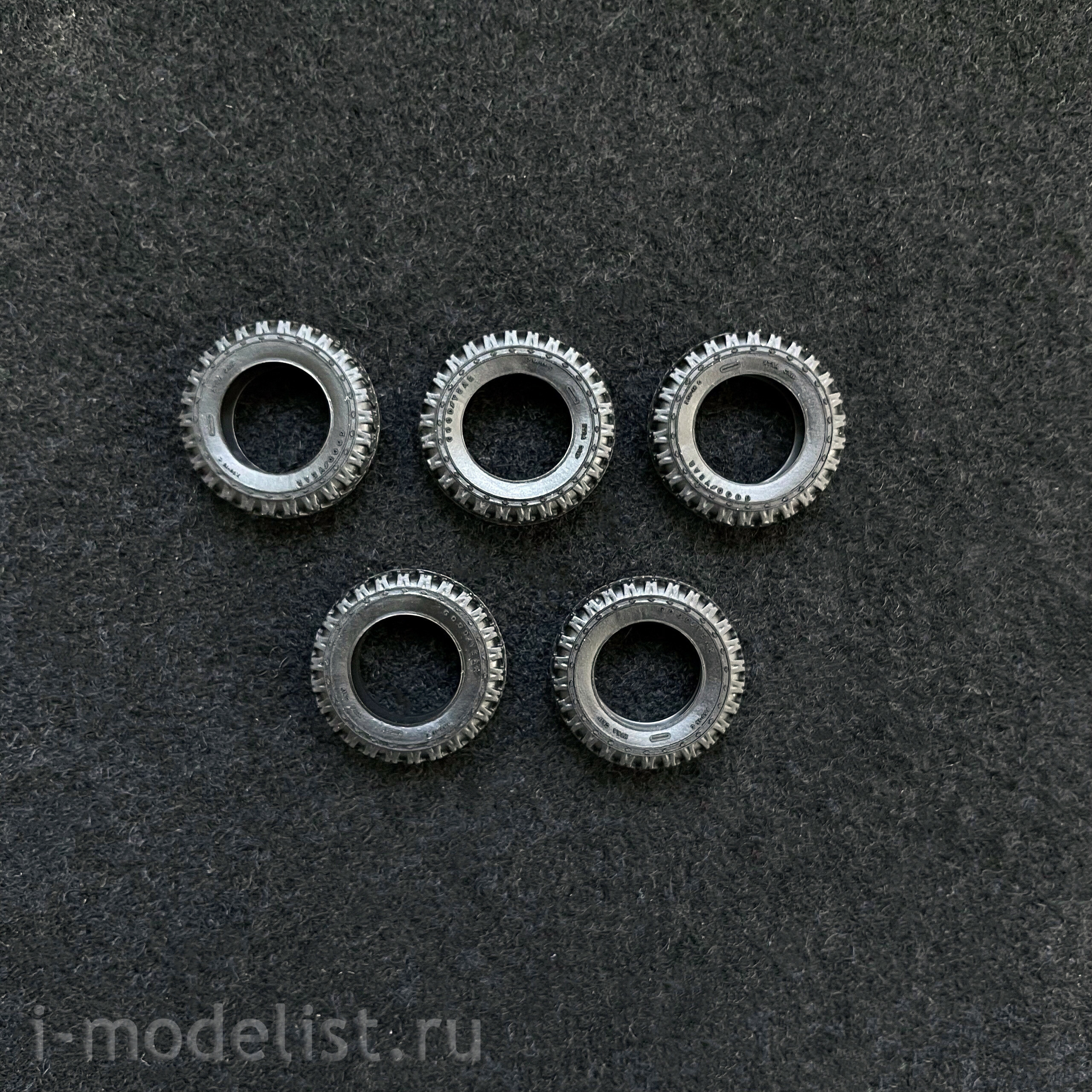 AK35012 AK Interactive 1/35 SUV Land Rover 88 Series IIA