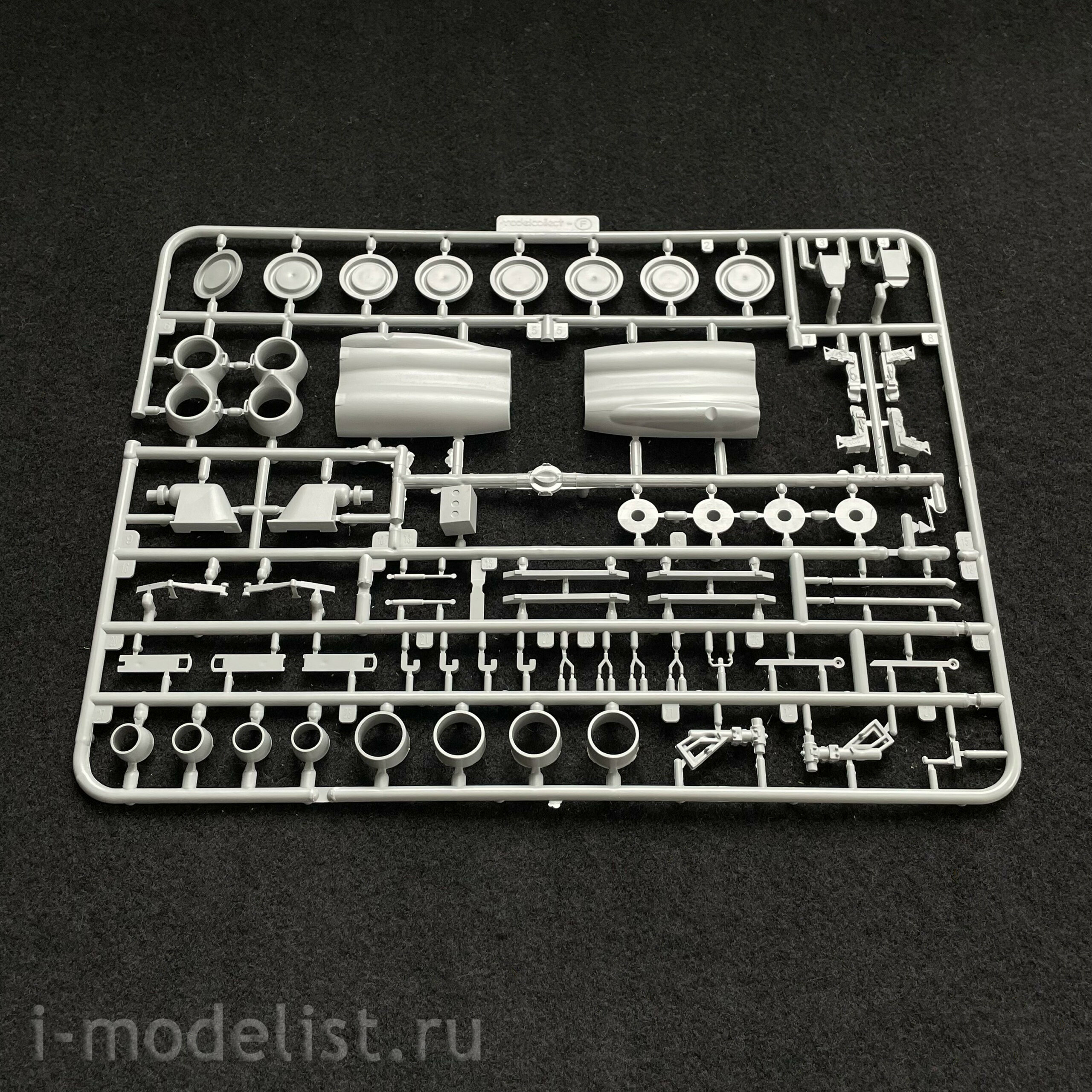 UA72211 Modelcollect 1/72 American Strategic bomber Stratofortress B-52H