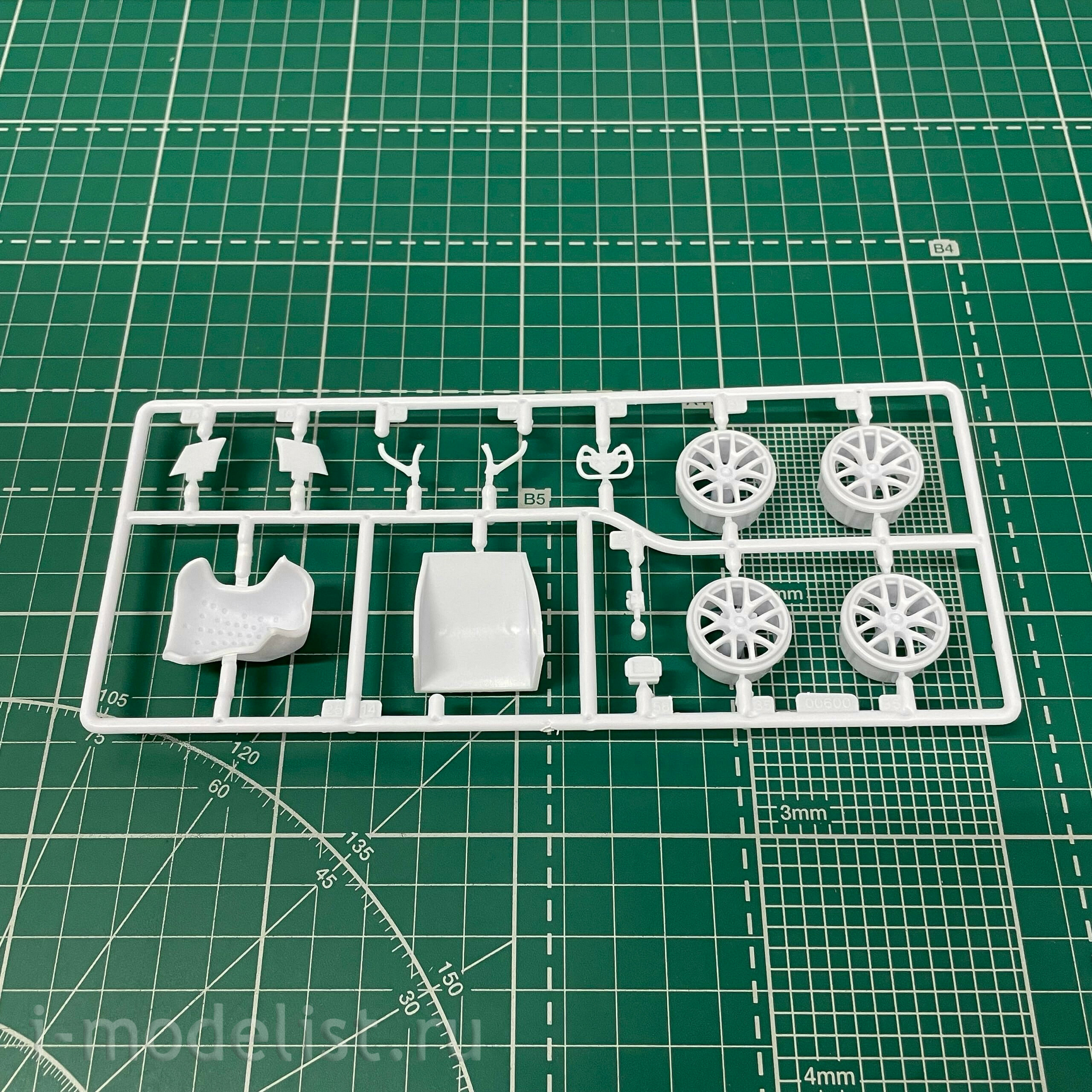 14304 Revell 1/25 Car Corvette C7.R