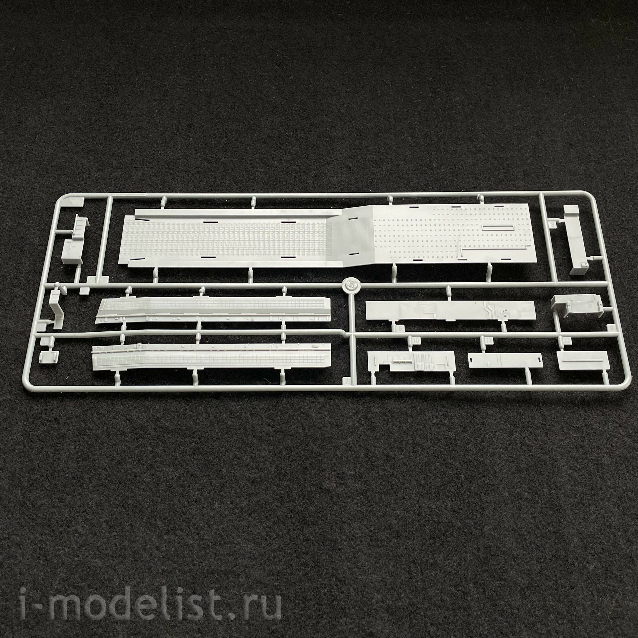83407 HobbyBoss 1/700 LHD-6 USS Bonhomme Richard