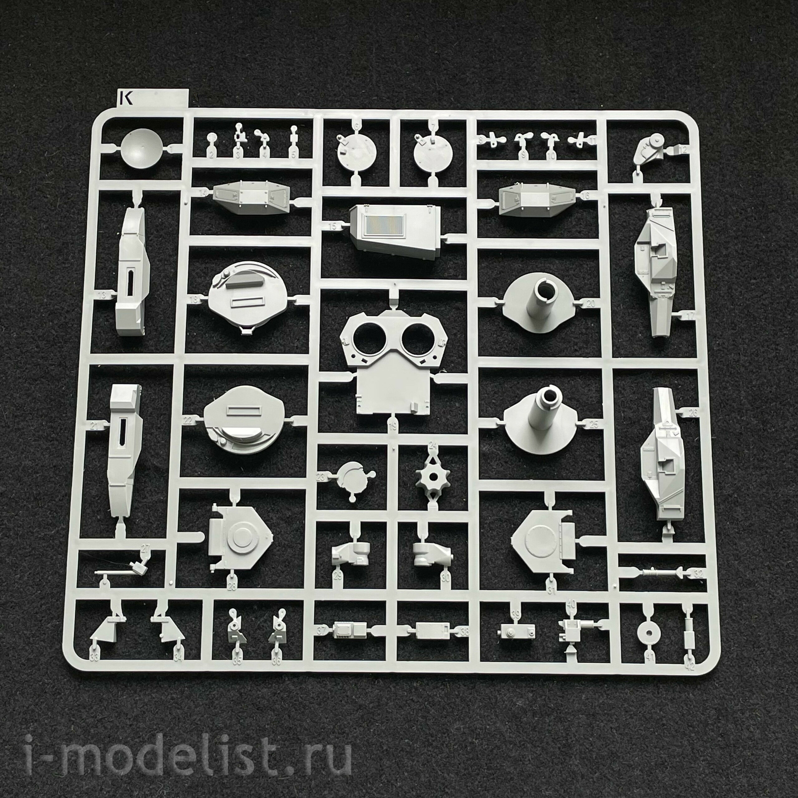 2039 Takom 1/35 British Air-defense Weapon System Chieftain Marksman SPAAG