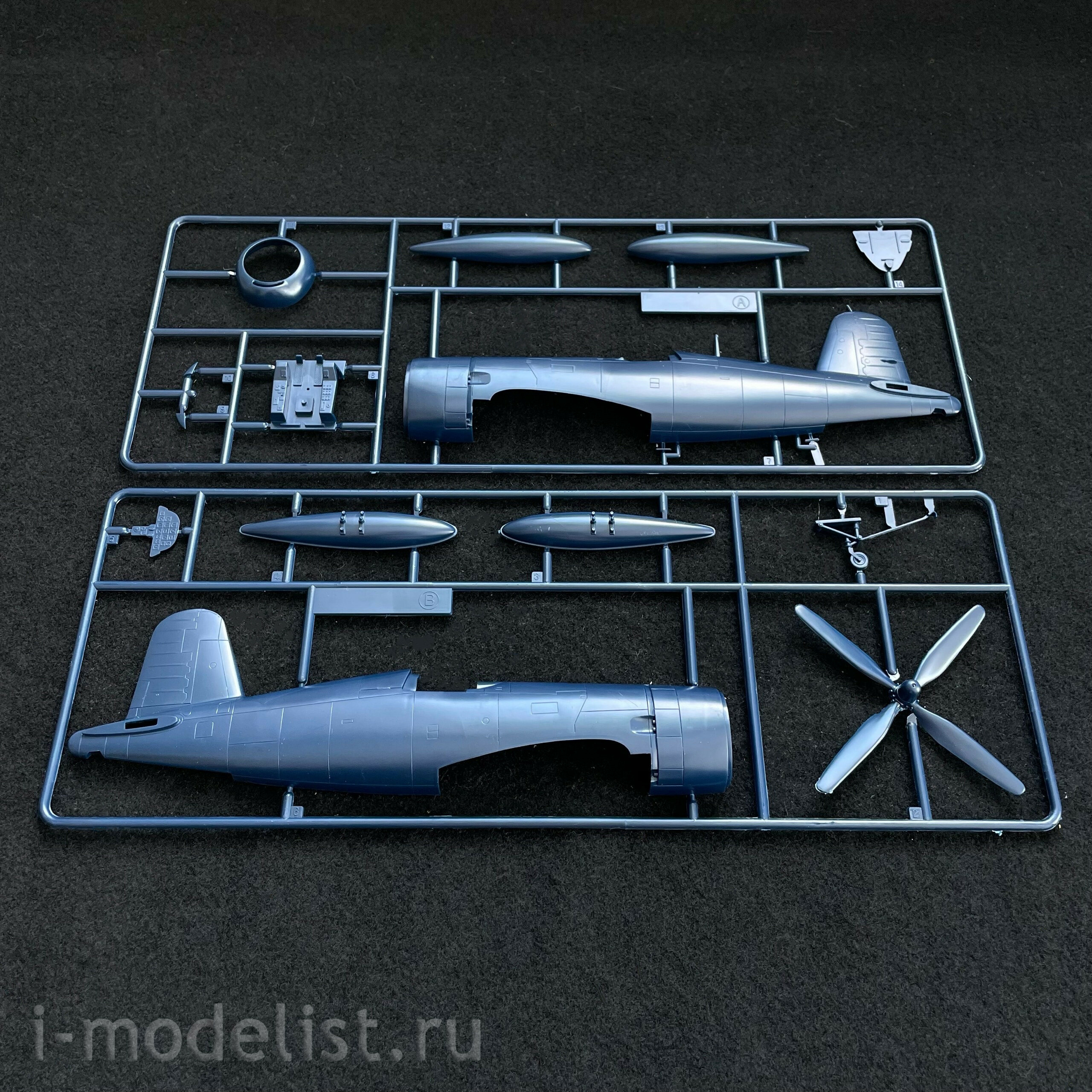 12267 Academy 1/48 F4U-4B Corsair Fighter
