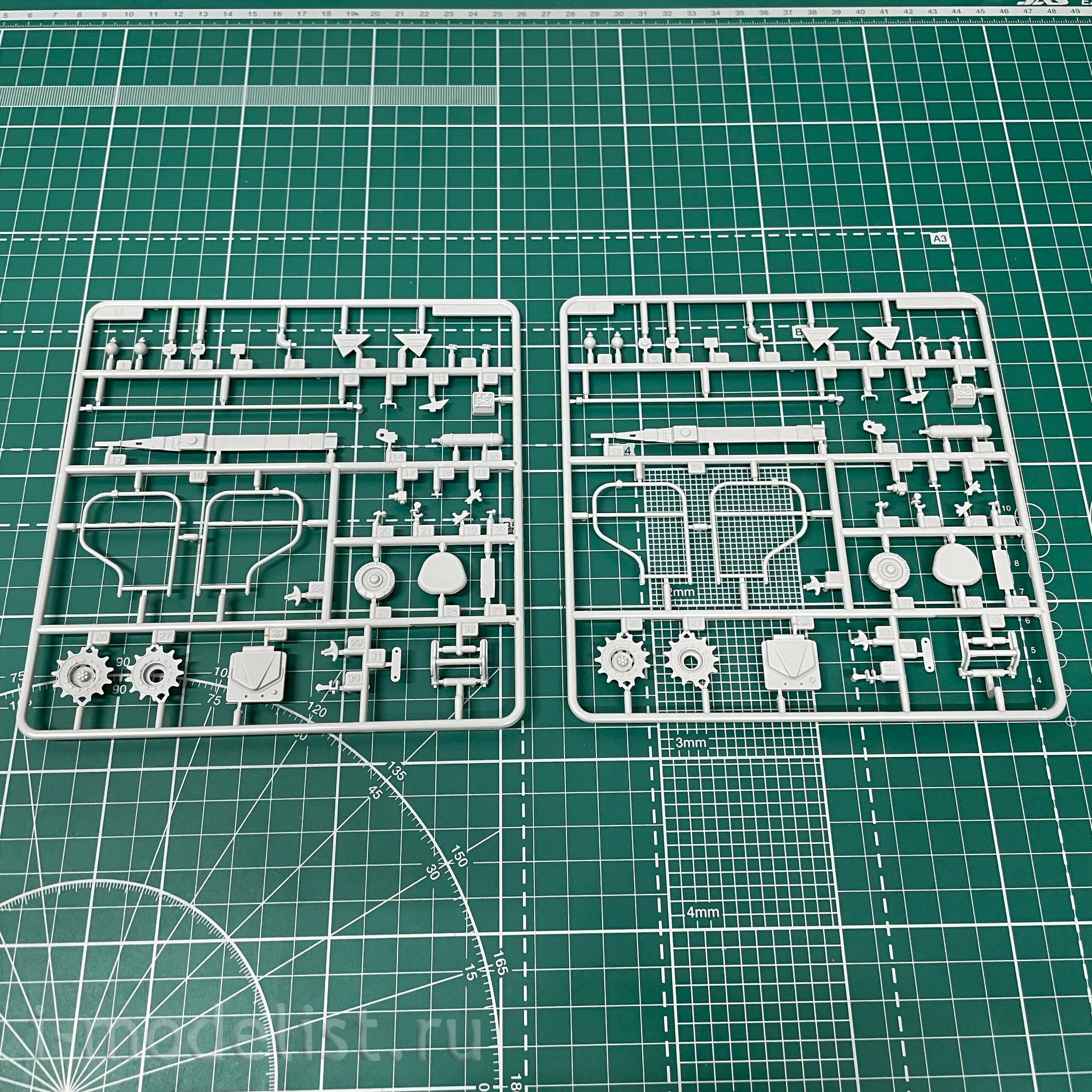 303537 Modeller of 1/35 SAM Launcher 
