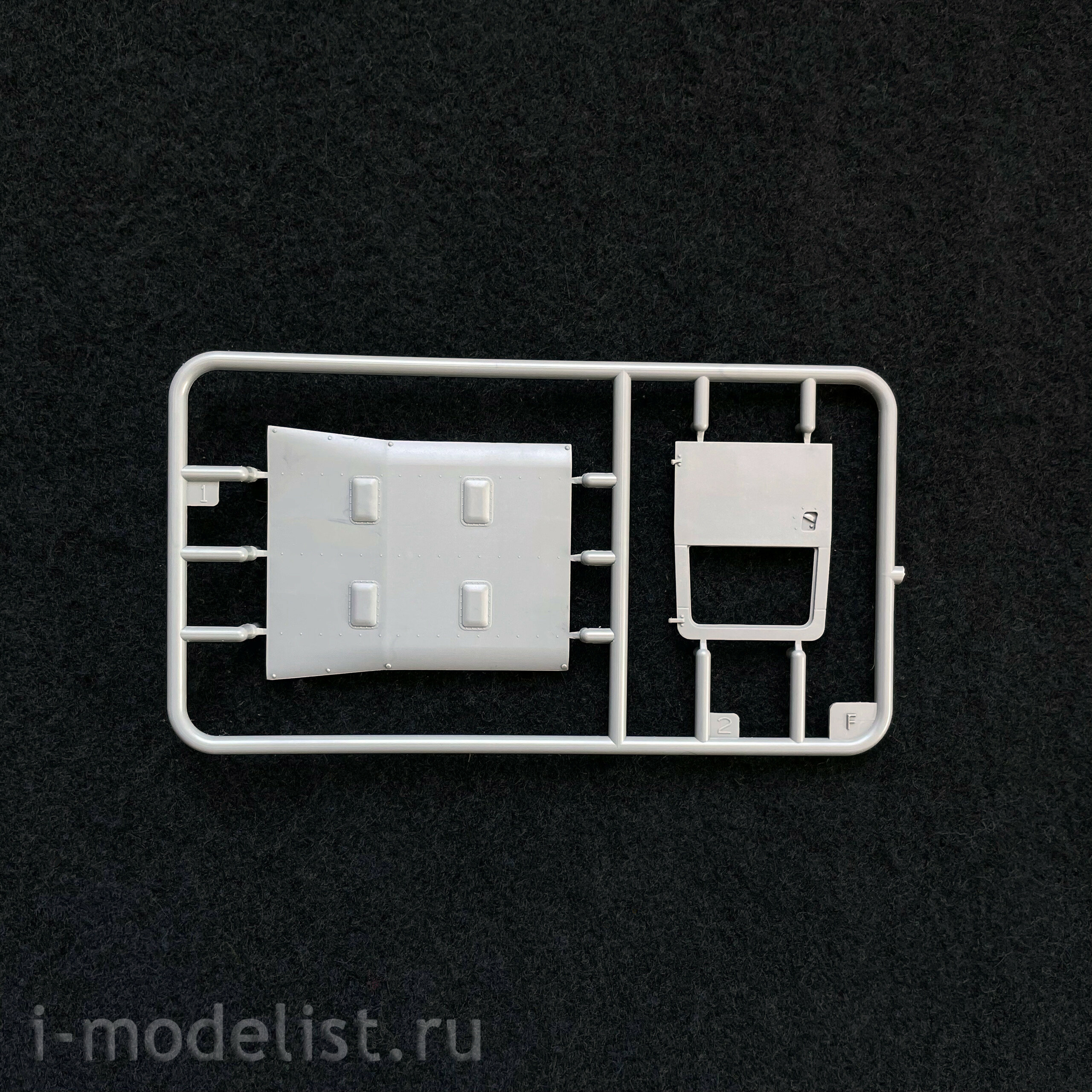 AK35013 AK Interactive 1/35 SUV Land Rover 88 Series IIA Station Wagon