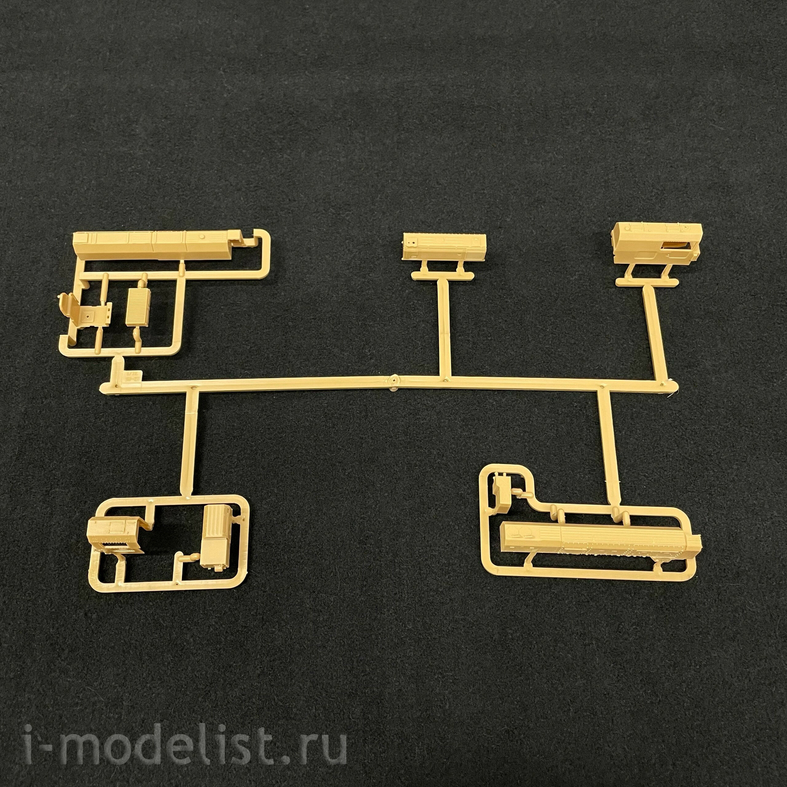 82952 HobbyBoss 1/72 Complex 15U175 TEL of RS-12M1 Topol-M ICBM